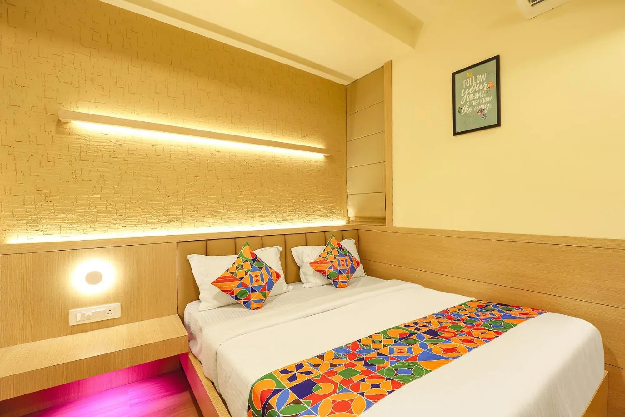 Deluxe Room - single occupancy in FabHotel Nestlay Rooms High Court - Nr Parry's Corner Deluxe Room - single occupancy in FabHotel Nestlay Rooms High Court - Nr Parry's Corner