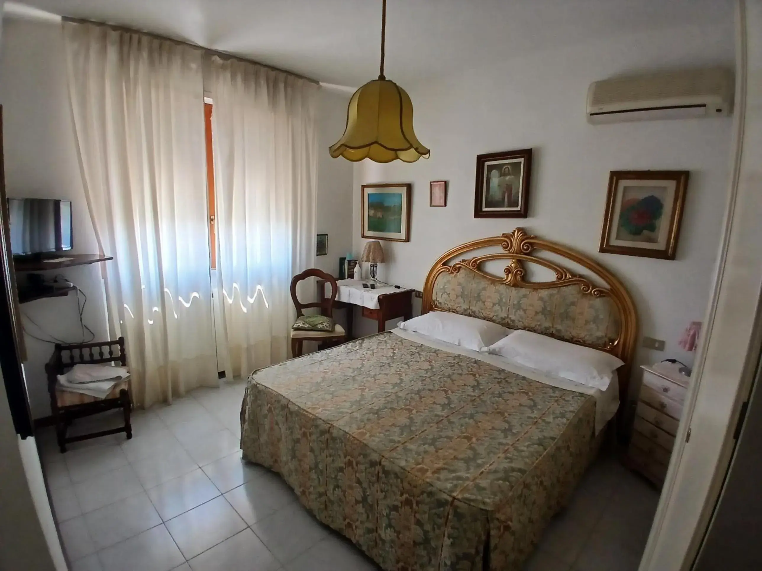 Double Room - single occupancy in Il Melograno B&B with private bathrooms Double Room - single occupancy in Il Melograno B&B with private bathrooms