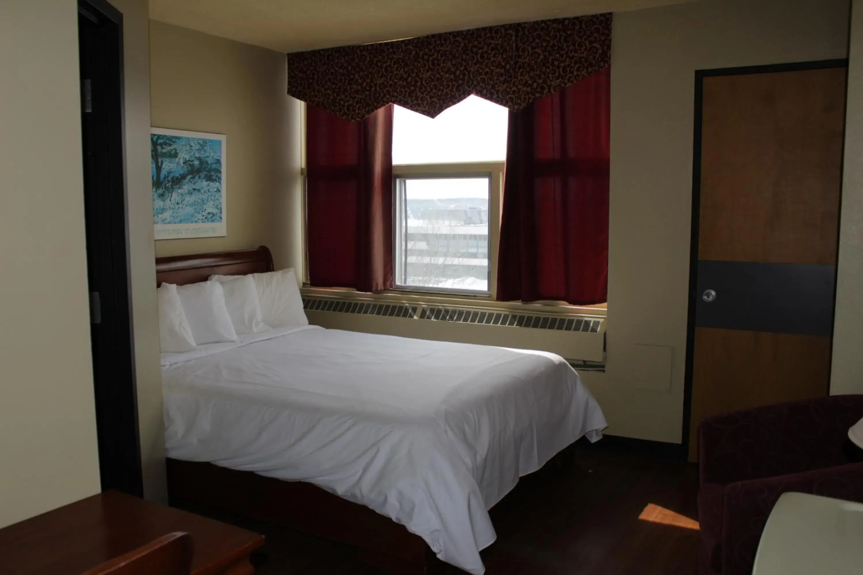 Queen Room with Private Bathroom in Résidences Campus Notre-Dame-de-Foy Queen Room with Private Bathroom in Résidences Campus Notre-Dame-de-Foy