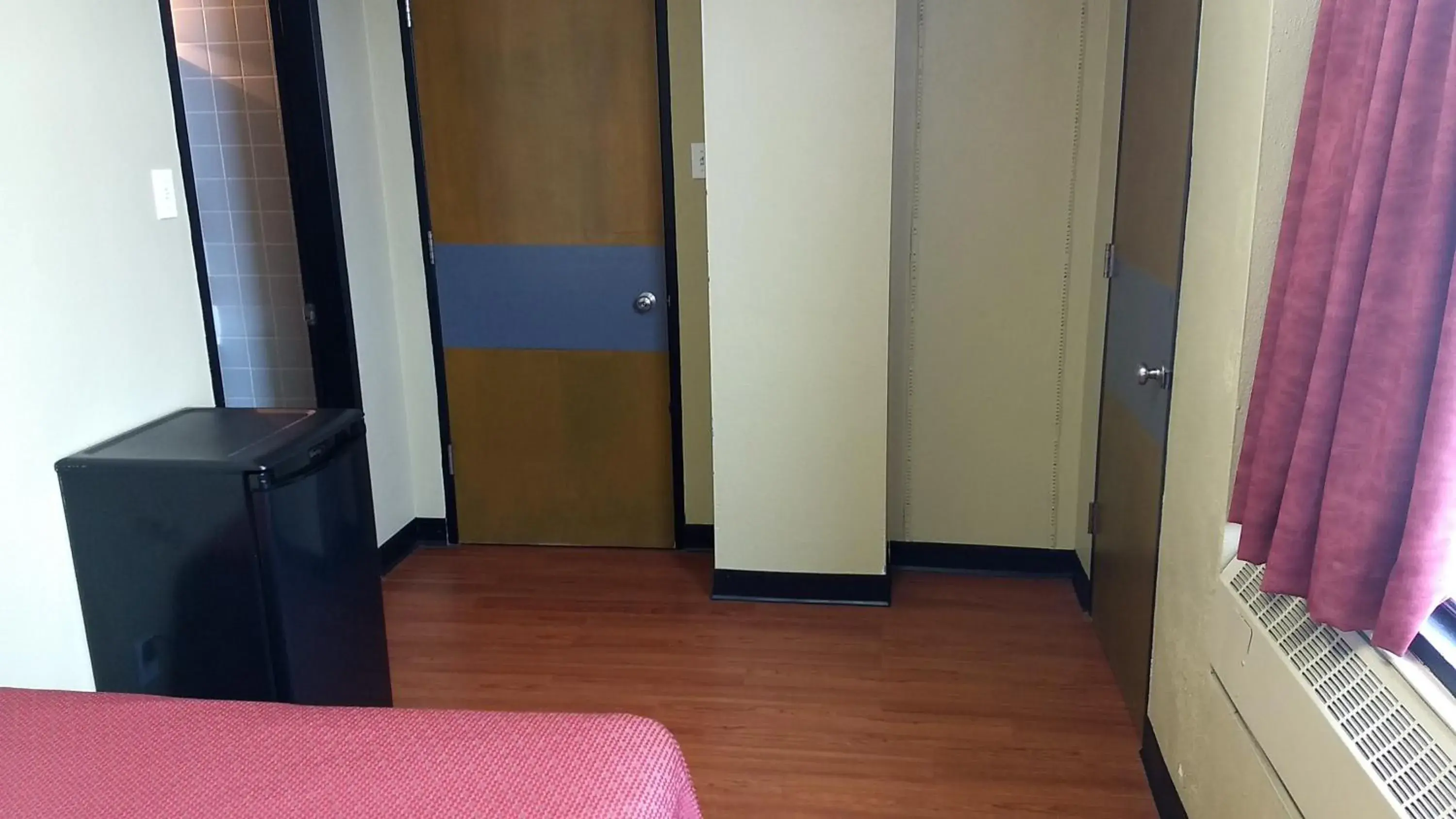 Single Room with Private Bathroom in Résidences Campus Notre-Dame-de-Foy Single Room with Private Bathroom in Résidences Campus Notre-Dame-de-Foy