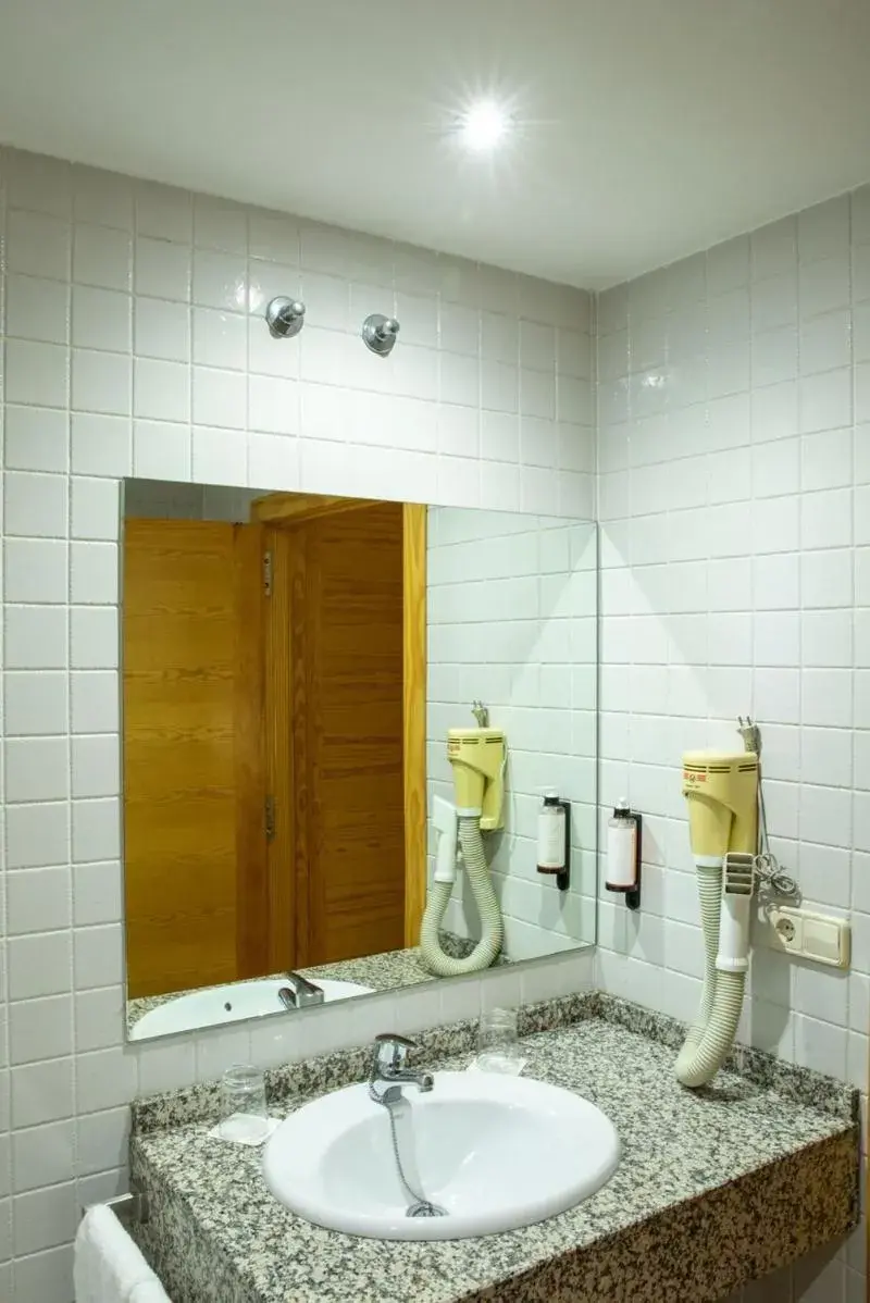 Double Room - Disability Access in Castillo Fortaleza de Ateca Double Room - Disability Access in Castillo Fortaleza de Ateca