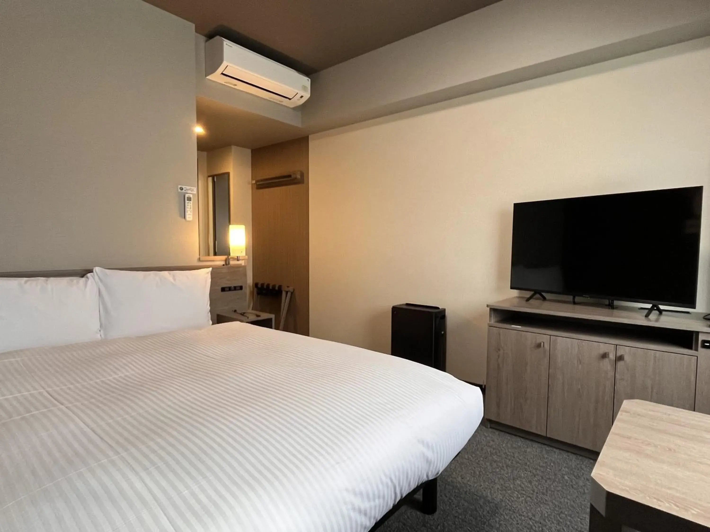 Double Room with Small Double Bed - Non Smoking in Hotel Route Inn Suzaka Double Room with Small Double Bed - Non Smoking in Hotel Route Inn Suzaka