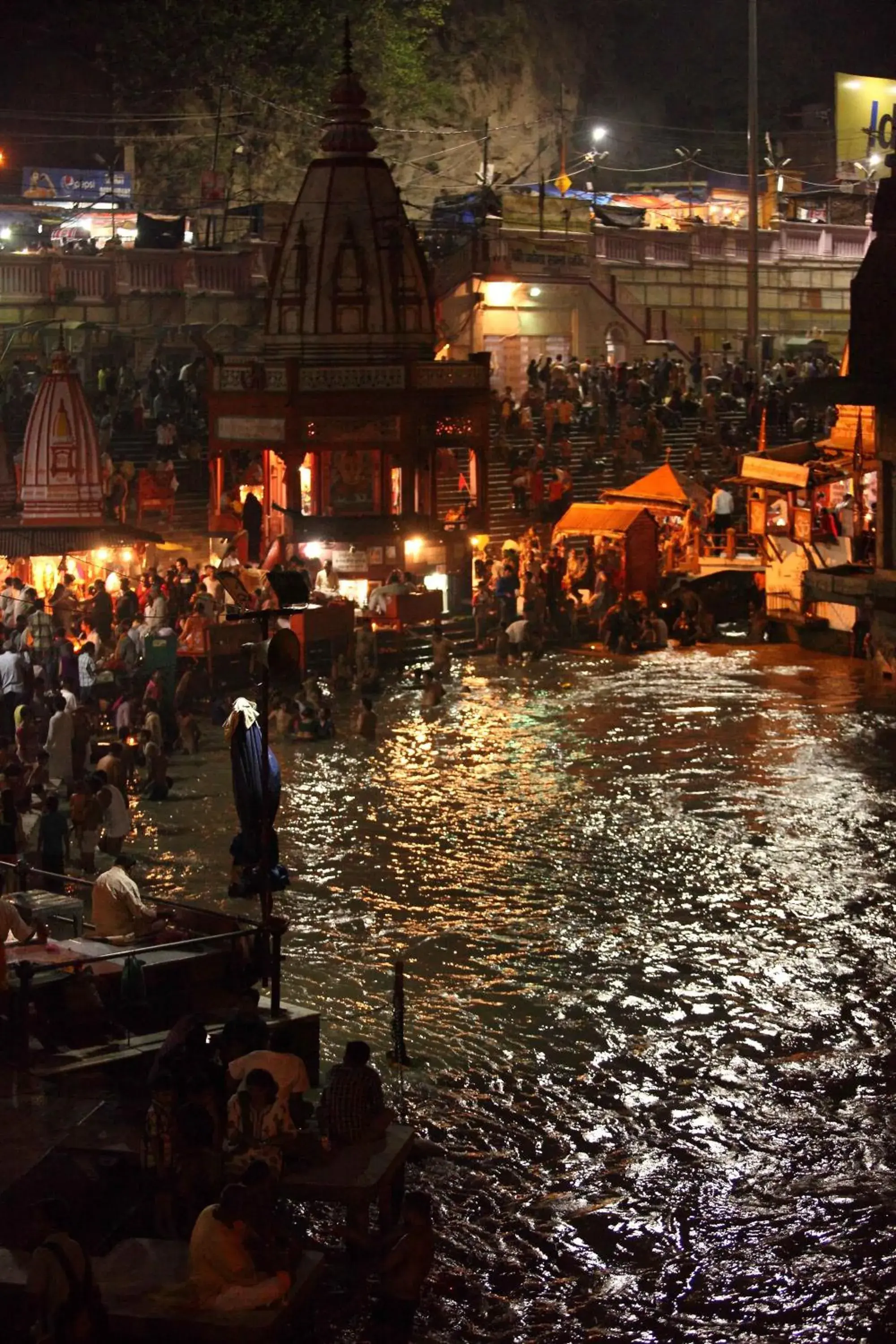 Deluxe Double Room (2 Adults + 1 Child) in Hotel Alpana Deluxe Double Room (2 Adults + 1 Child) in Hotel Alpana