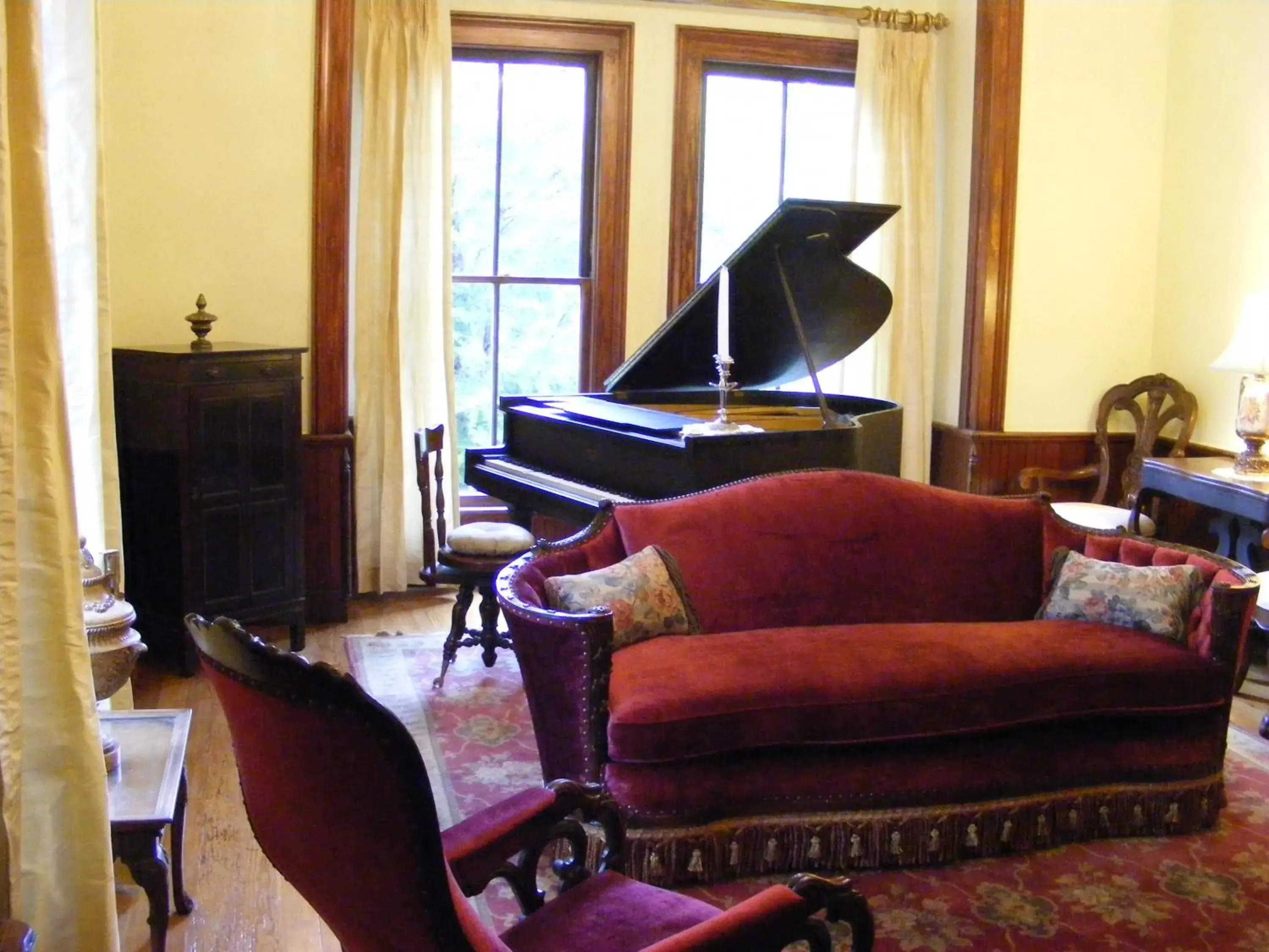 Adair Manor Bed & Breakfast Adair Manor Bed & Breakfast