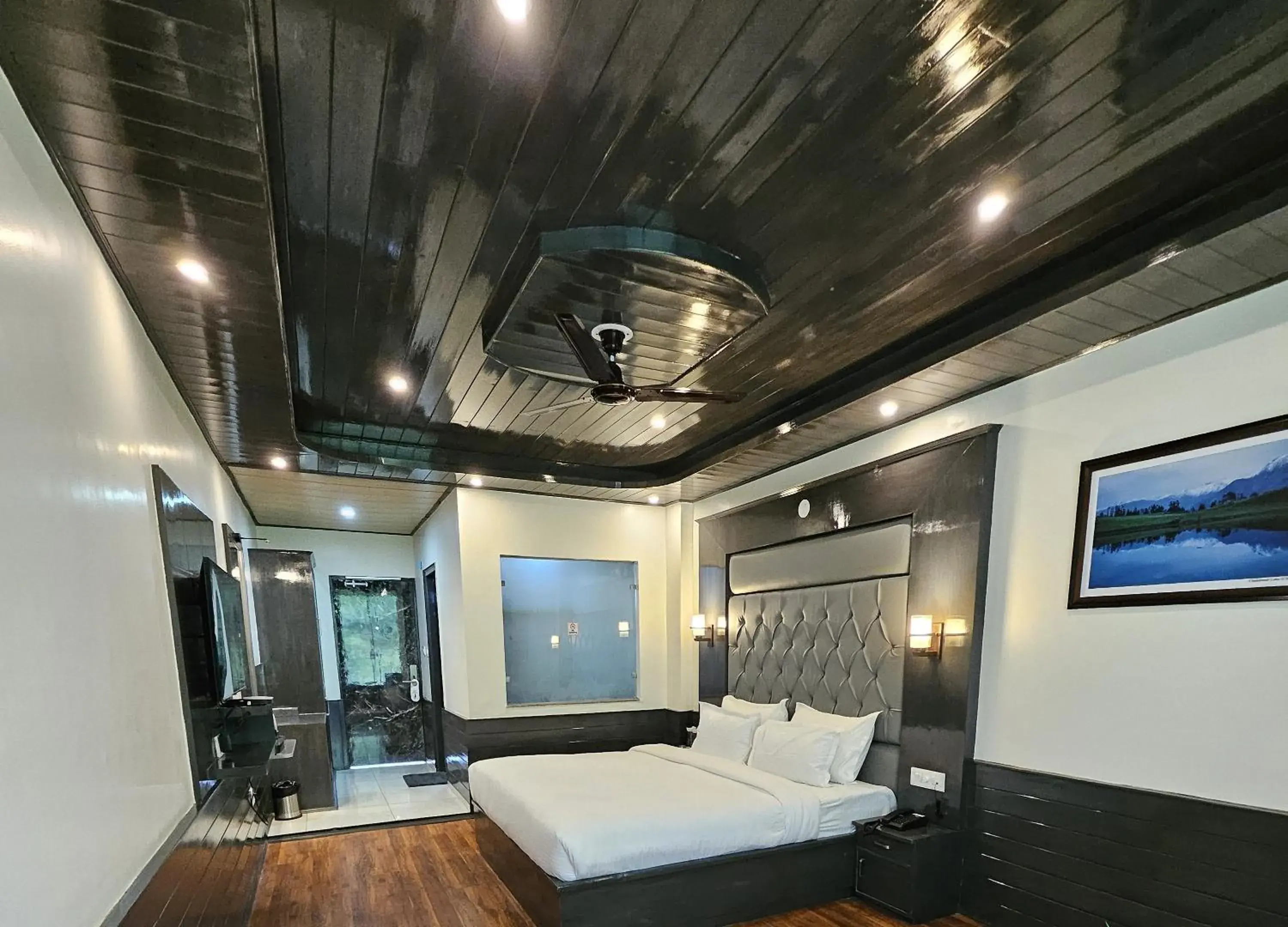 Superior King Room in Vine Hills Manali Superior King Room in Vine Hills Manali