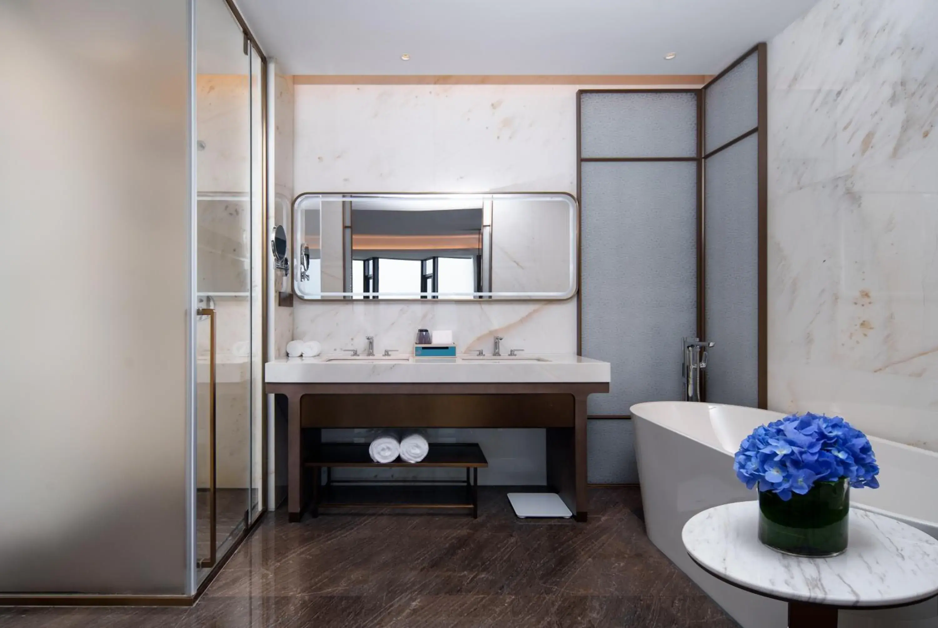 Exclusive King Suite in Grand Mercure Hangzhou Qingshan Lake Exclusive King Suite in Grand Mercure Hangzhou Qingshan Lake