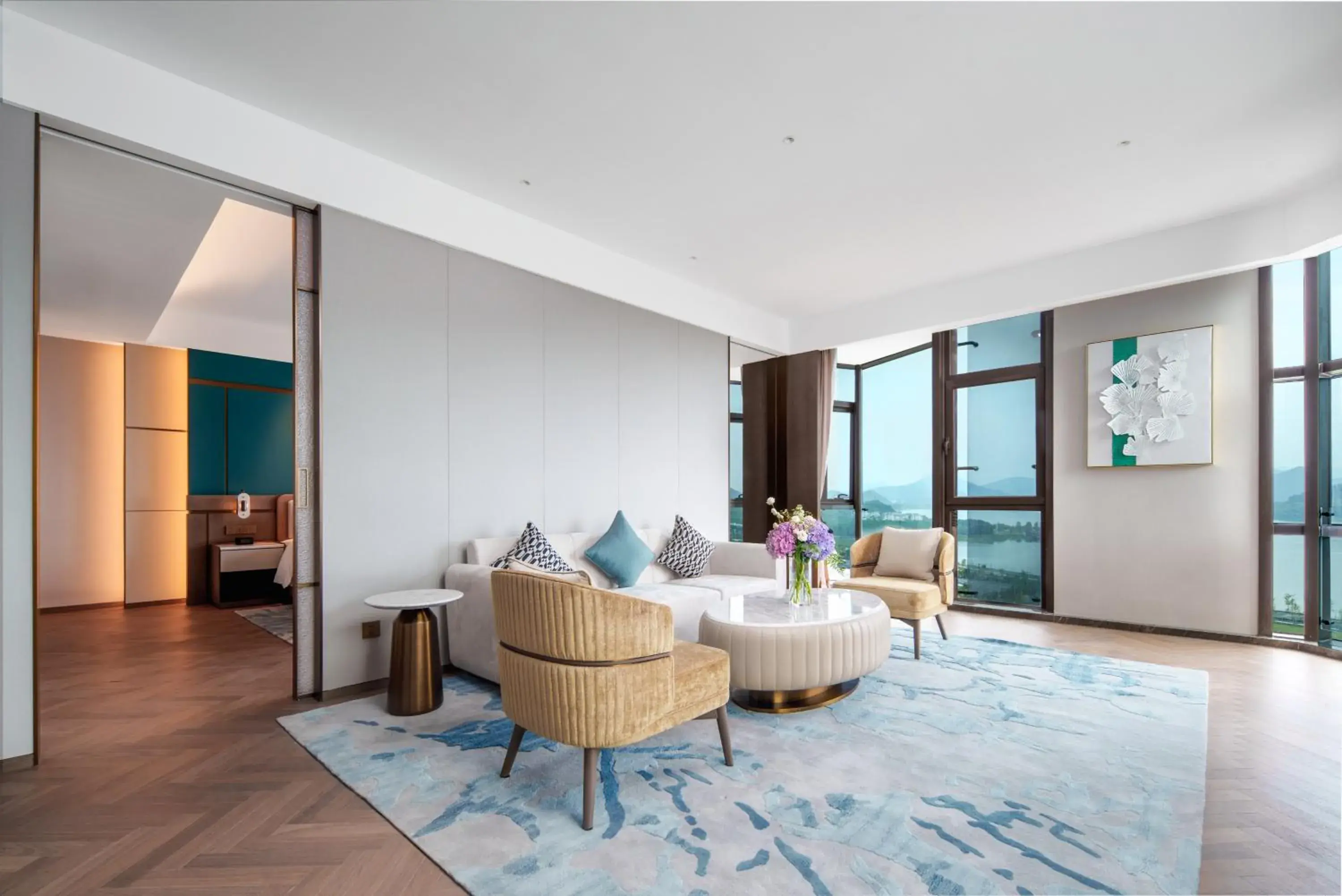 Superior King Suite with Lake View in Grand Mercure Hangzhou Qingshan Lake Superior King Suite with Lake View in Grand Mercure Hangzhou Qingshan Lake