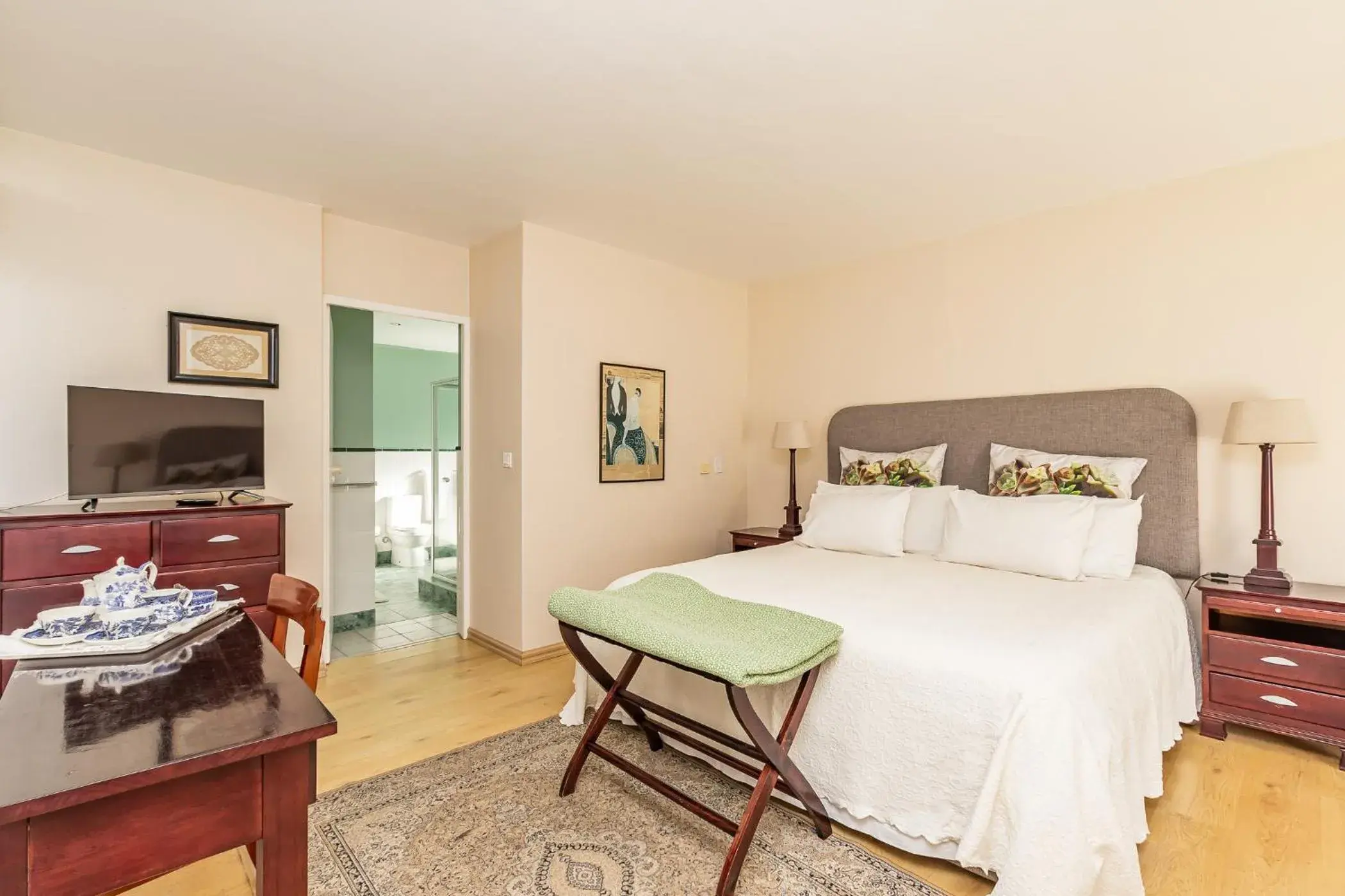 Family Suite with Balcony in Admiralty Bed & Breakfast Family Suite with Balcony in Admiralty Bed & Breakfast