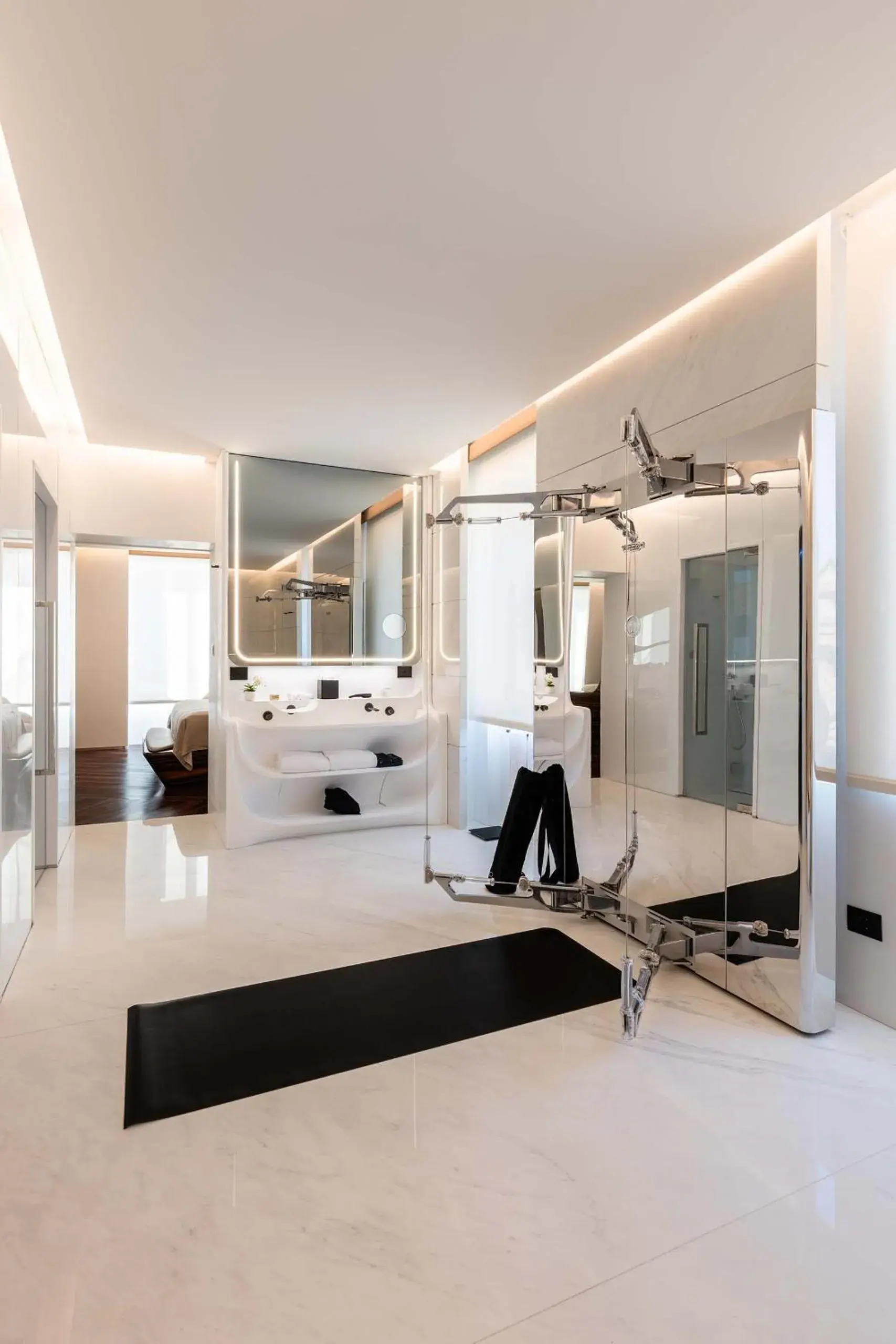 Two-Bedroom Suite with Terrace in ROMEO Roma Two-Bedroom Suite with Terrace in ROMEO Roma