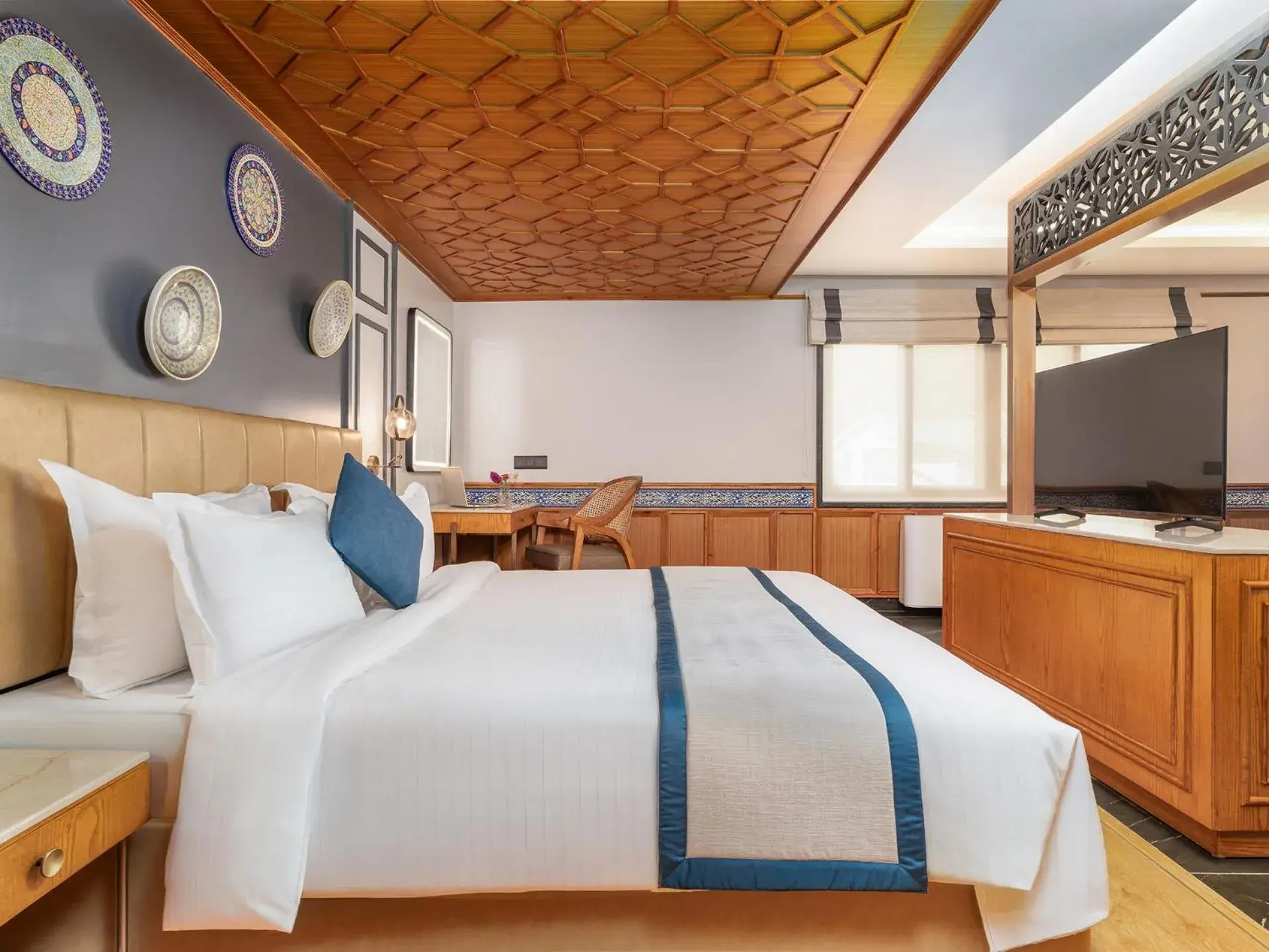 Superior King Room - single occupancy in The Vale Lodge Superior King Room - single occupancy in The Vale Lodge