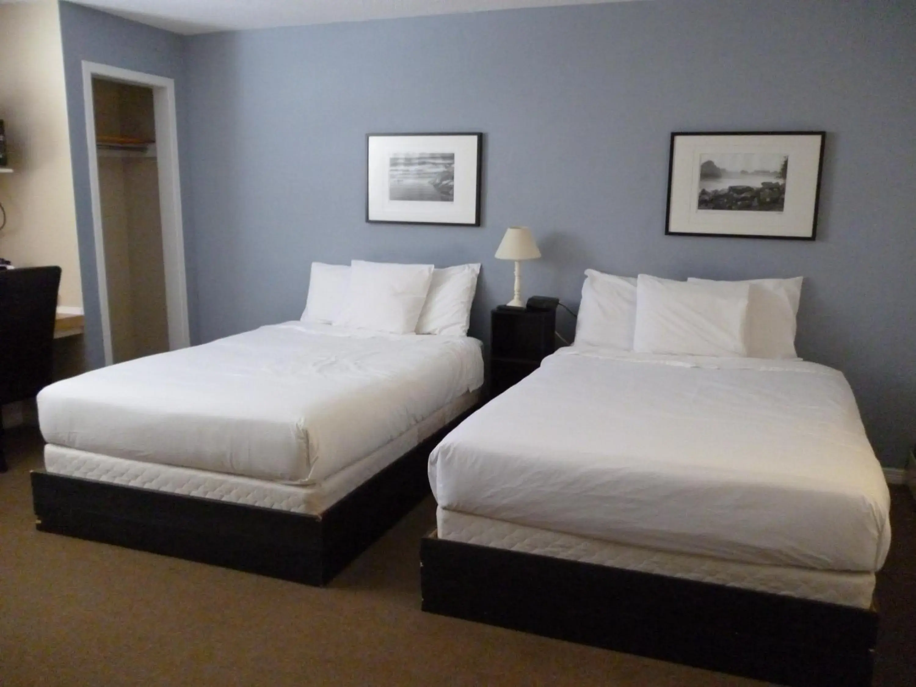 Double Room with Two Double Beds in Wheel Inn Motel Double Room with Two Double Beds in Wheel Inn Motel