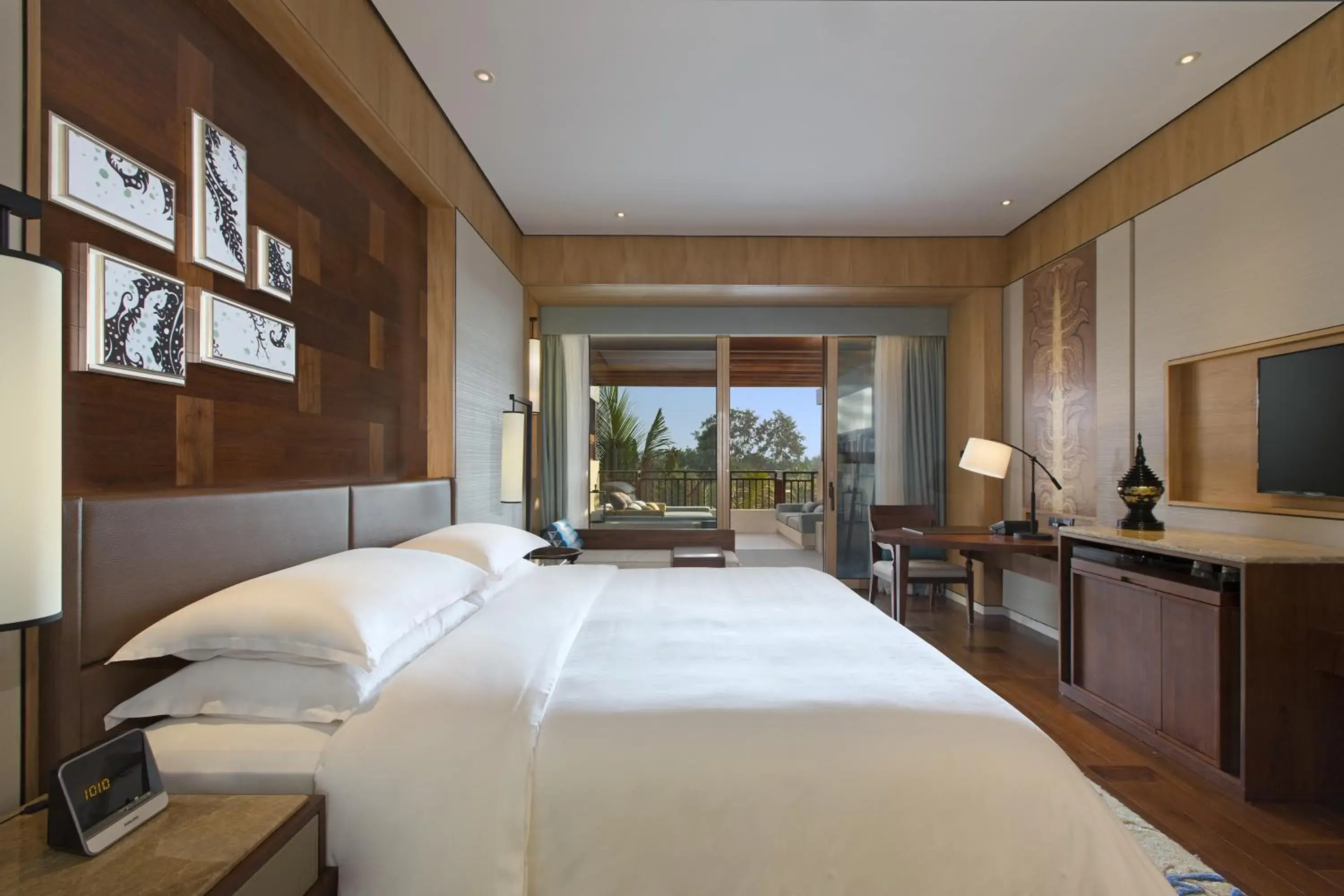 Deluxe Courtyard King Room with Garden View in Sheraton Grand Xishuangbanna Hotel Deluxe Courtyard King Room with Garden View in Sheraton Grand Xishuangbanna Hotel