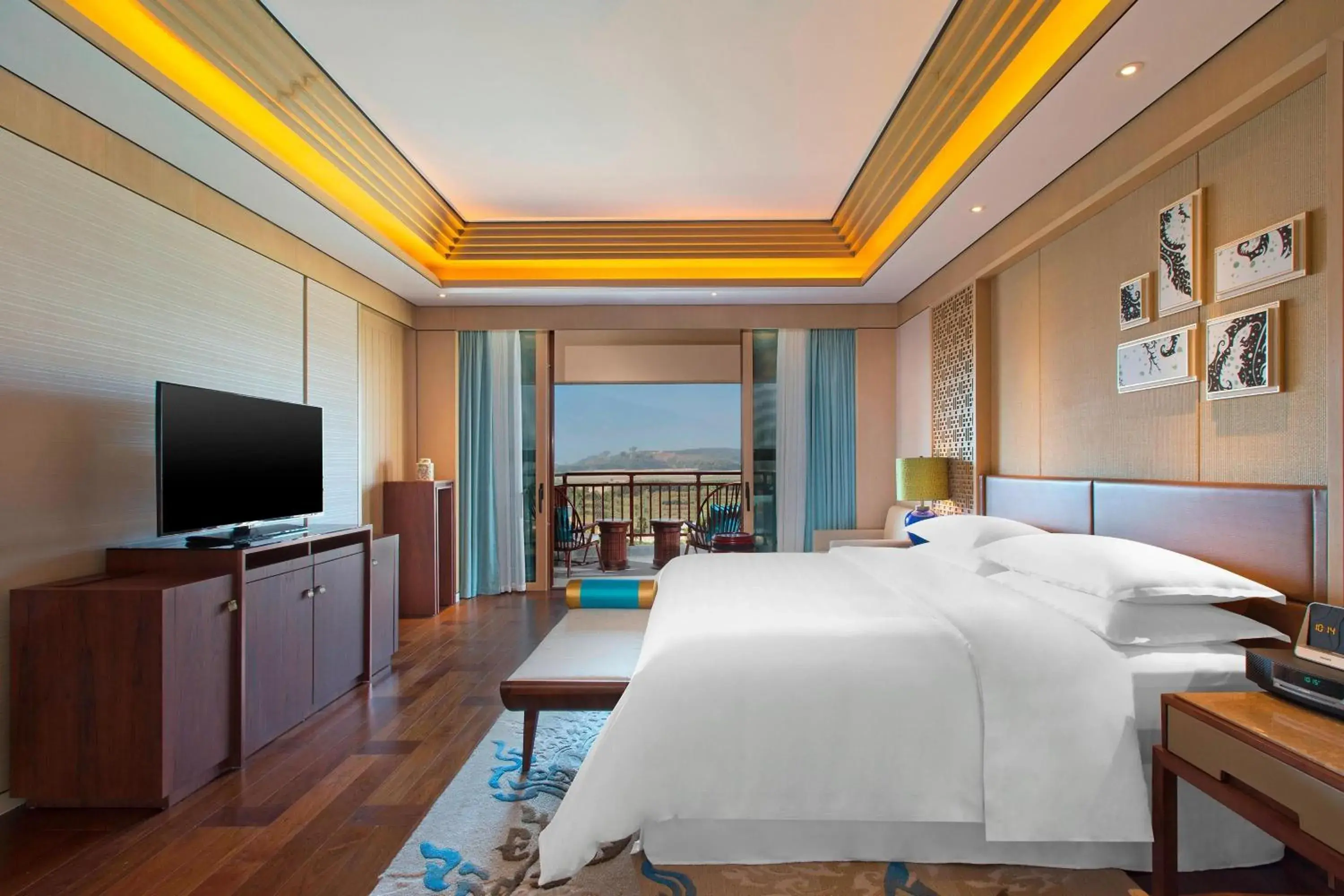 One-Bedroom Ambassador King Suite with Balcony in Sheraton Grand Xishuangbanna Hotel One-Bedroom Ambassador King Suite with Balcony in Sheraton Grand Xishuangbanna Hotel