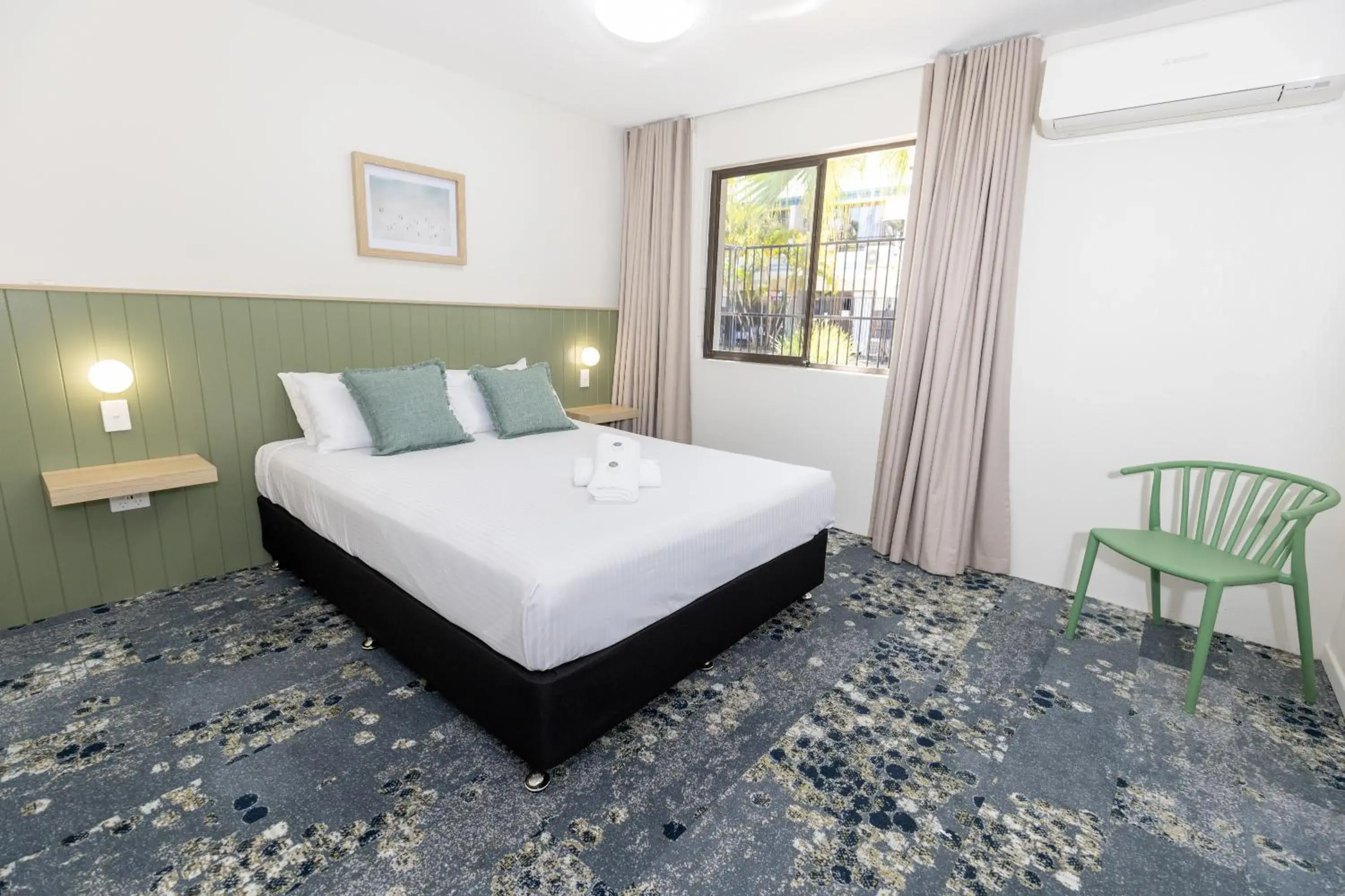 Deluxe Family Room in Currimundi Hotel Deluxe Family Room in Currimundi Hotel