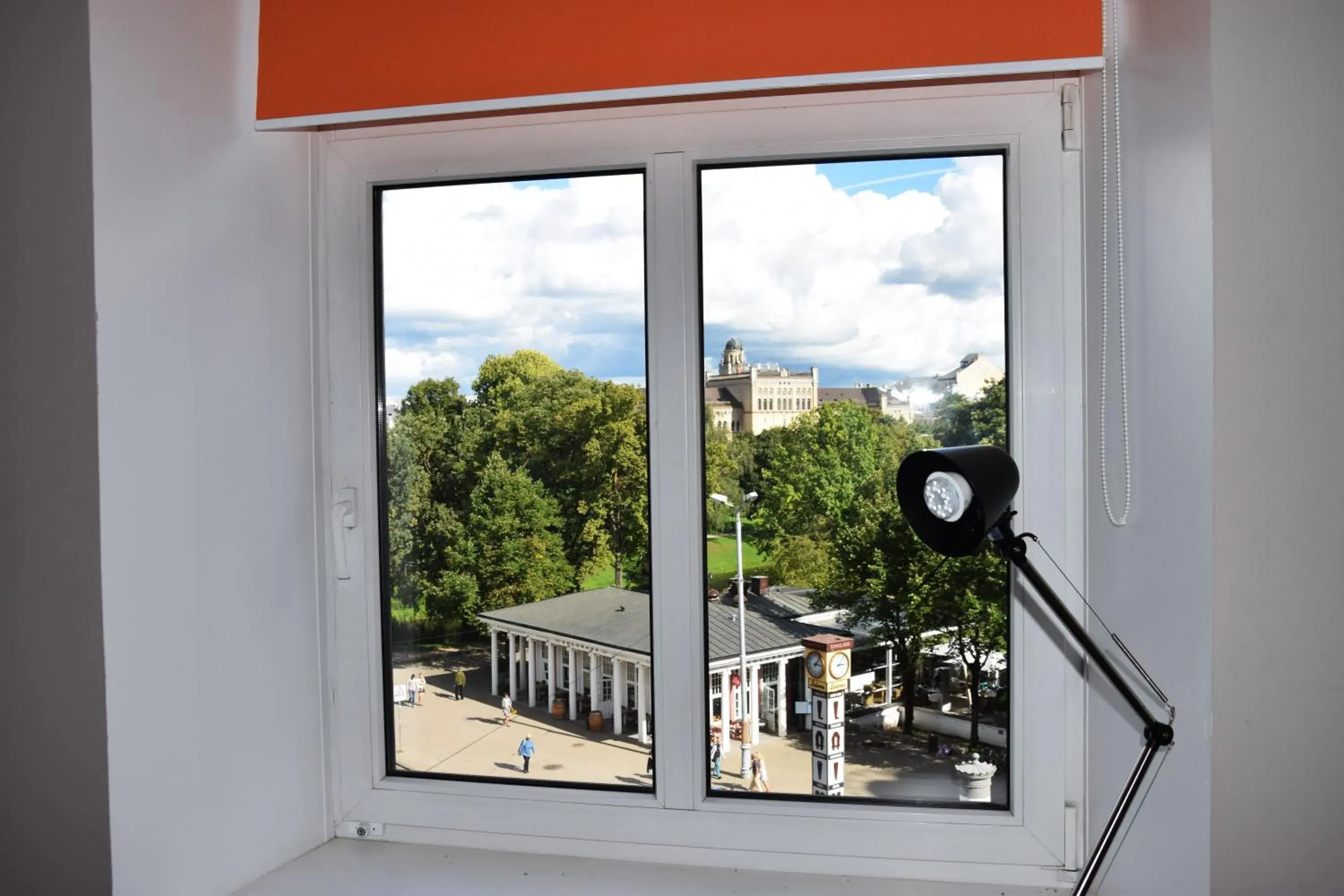 Two-Bedroom Family Room in Liberty Airy Two-Bedroom Family Room in Liberty Airy