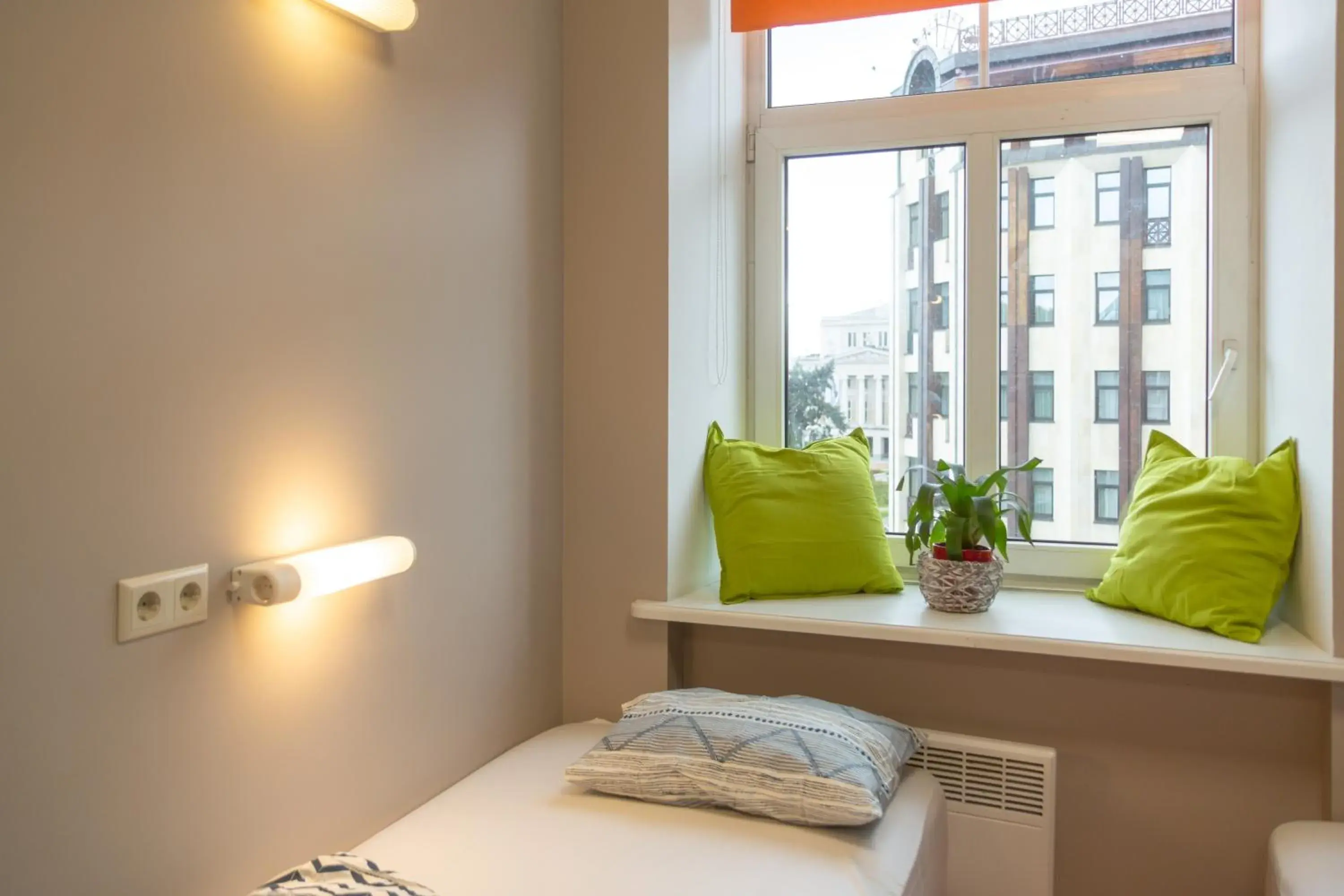 Family Room with Garden View in Liberty Airy Family Room with Garden View in Liberty Airy