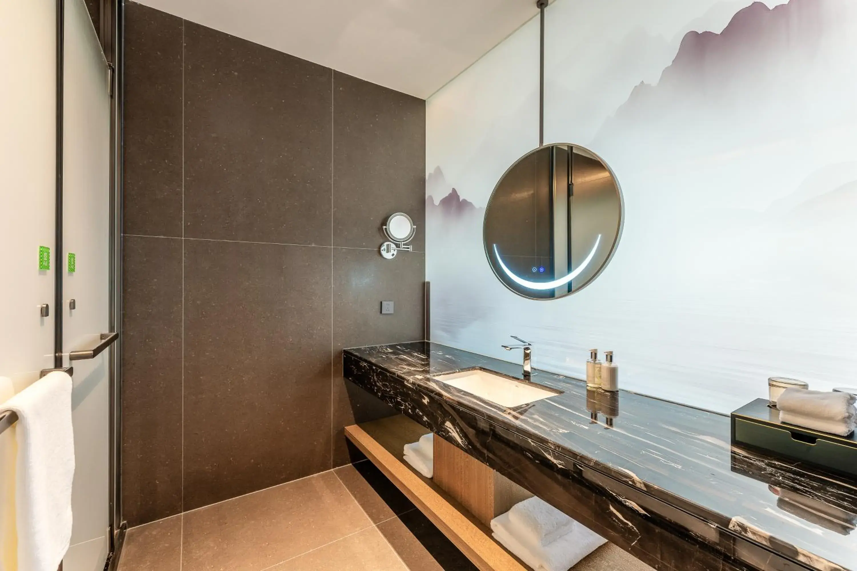 Standard King Room with Garden View in Holiday Inn Jiuhua Mountain Hot Spring by IHG Standard King Room with Garden View in Holiday Inn Jiuhua Mountain Hot Spring by IHG