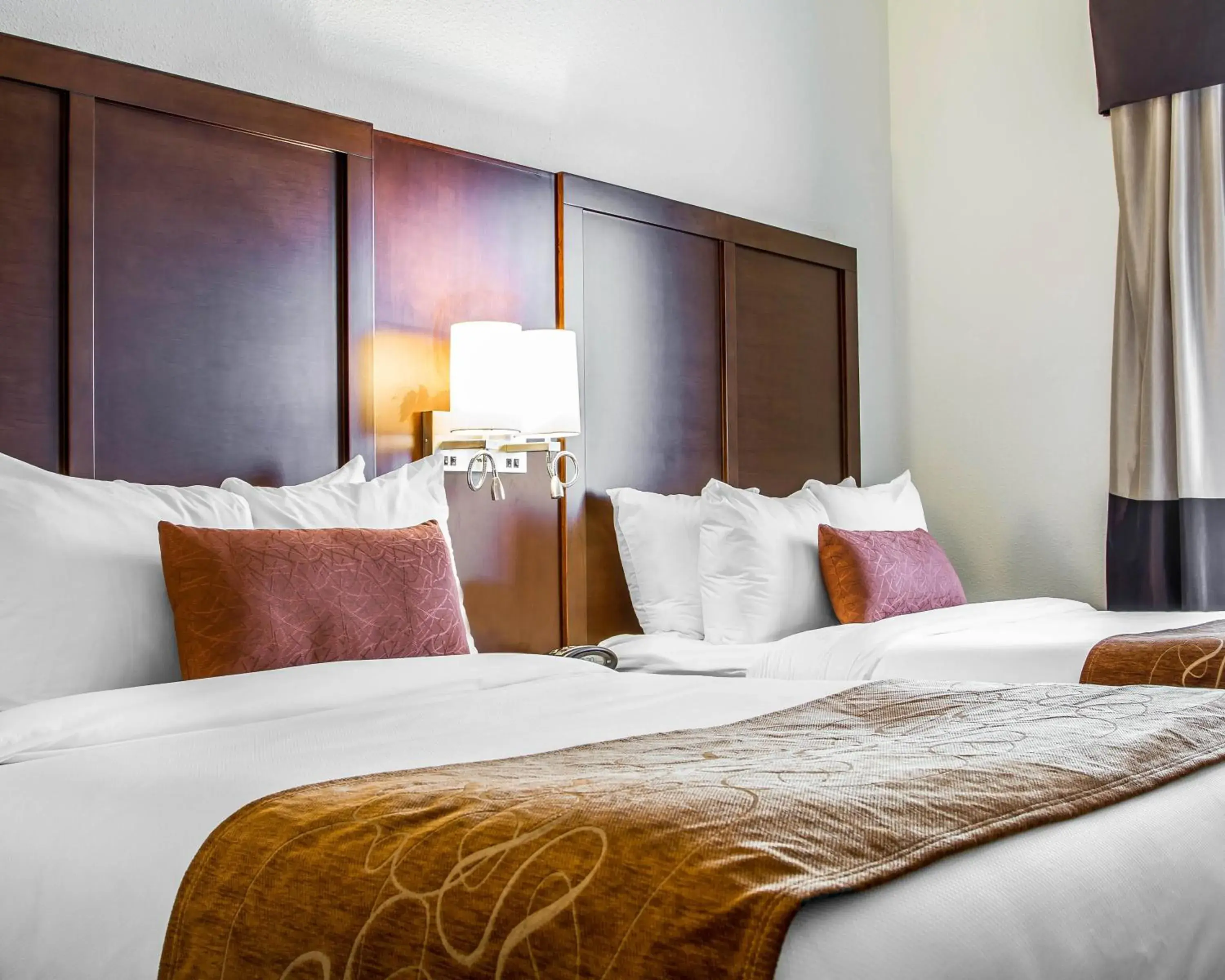 Double Room with Two Double Beds - Non-Smoking in Comfort Suites Woodland - Sacramento Airport Double Room with Two Double Beds - Non-Smoking in Comfort Suites Woodland - Sacramento Airport