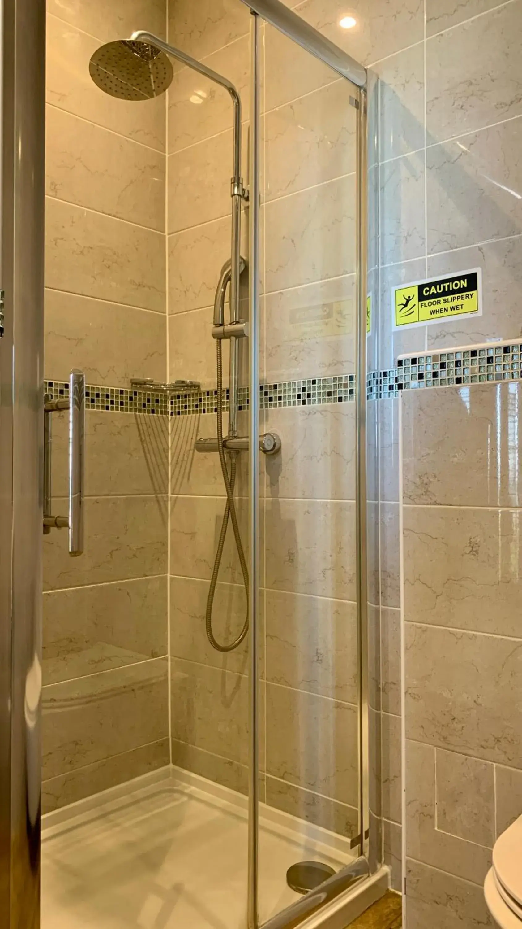 King Room with Sea View in Crescent Victoria Hotel King Room with Sea View in Crescent Victoria Hotel