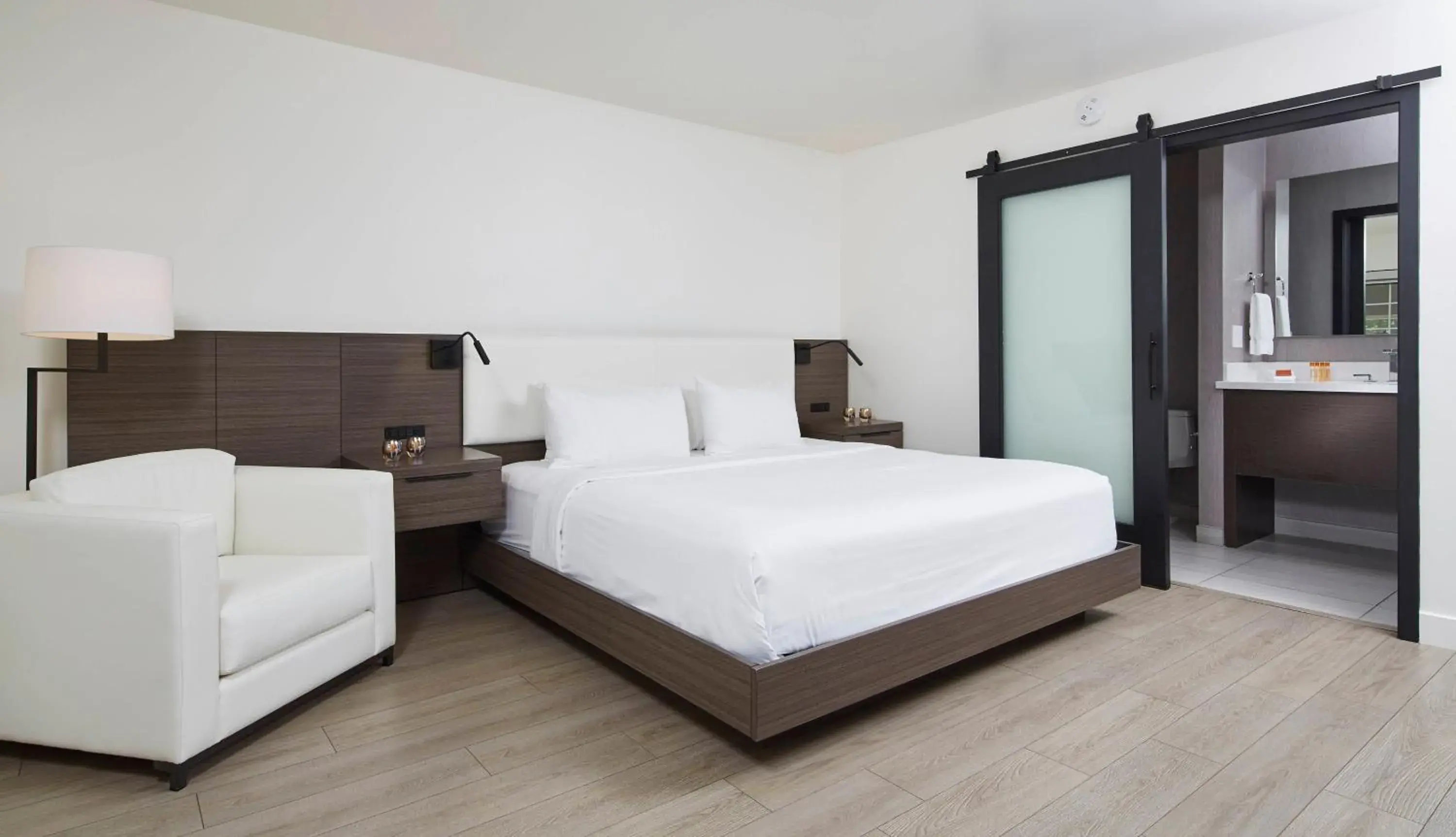 Deluxe King Room in The Nest Hotel Palo Alto Deluxe King Room in The Nest Hotel Palo Alto