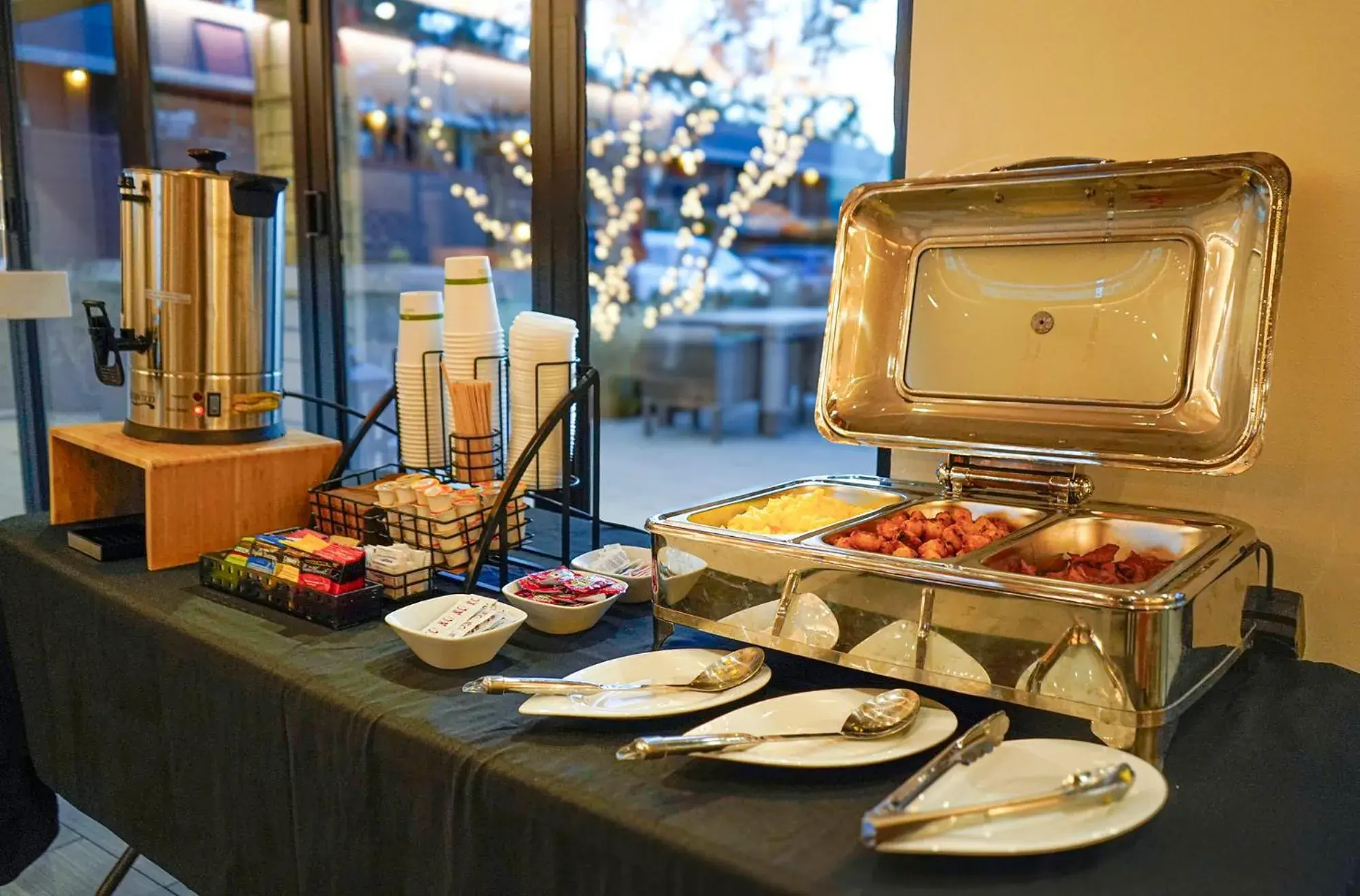 Queen Room - Disability Access in The Nest Hotel Palo Alto Queen Room - Disability Access in The Nest Hotel Palo Alto