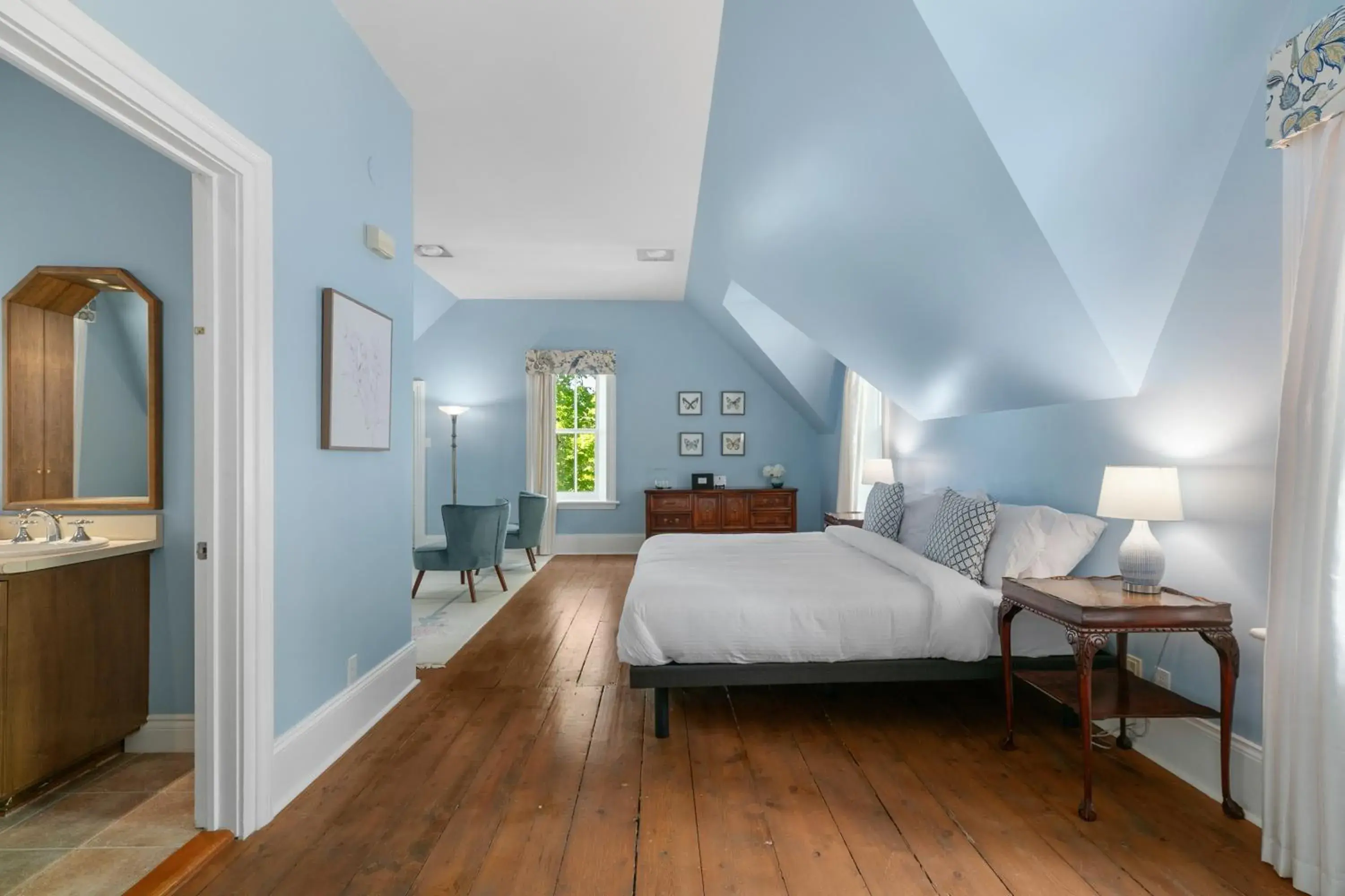 King Suite in Manoir Sweetsburg King Suite in Manoir Sweetsburg