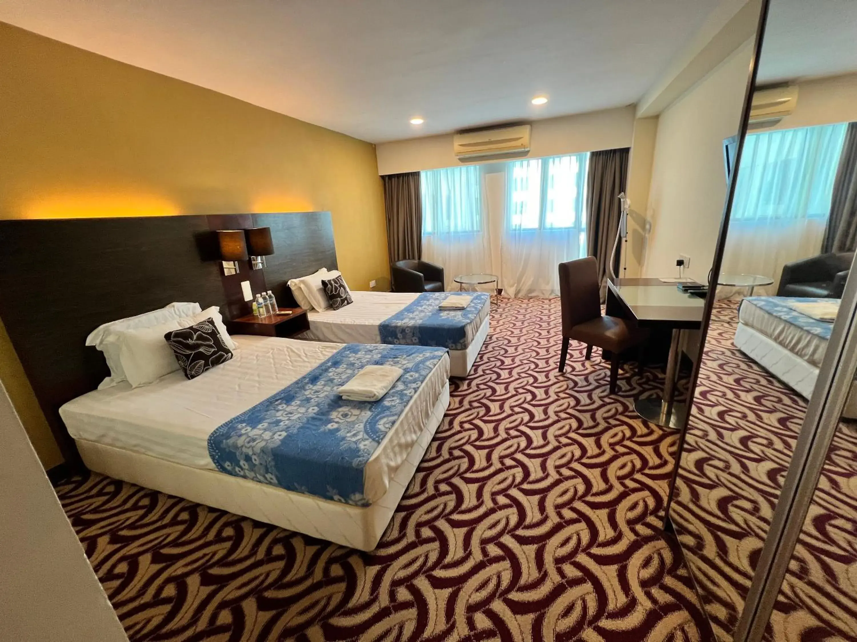 Twin Room with Pool View in Faina Homestay SCSP Ming Resident Twin Room with Pool View in Faina Homestay SCSP Ming Resident