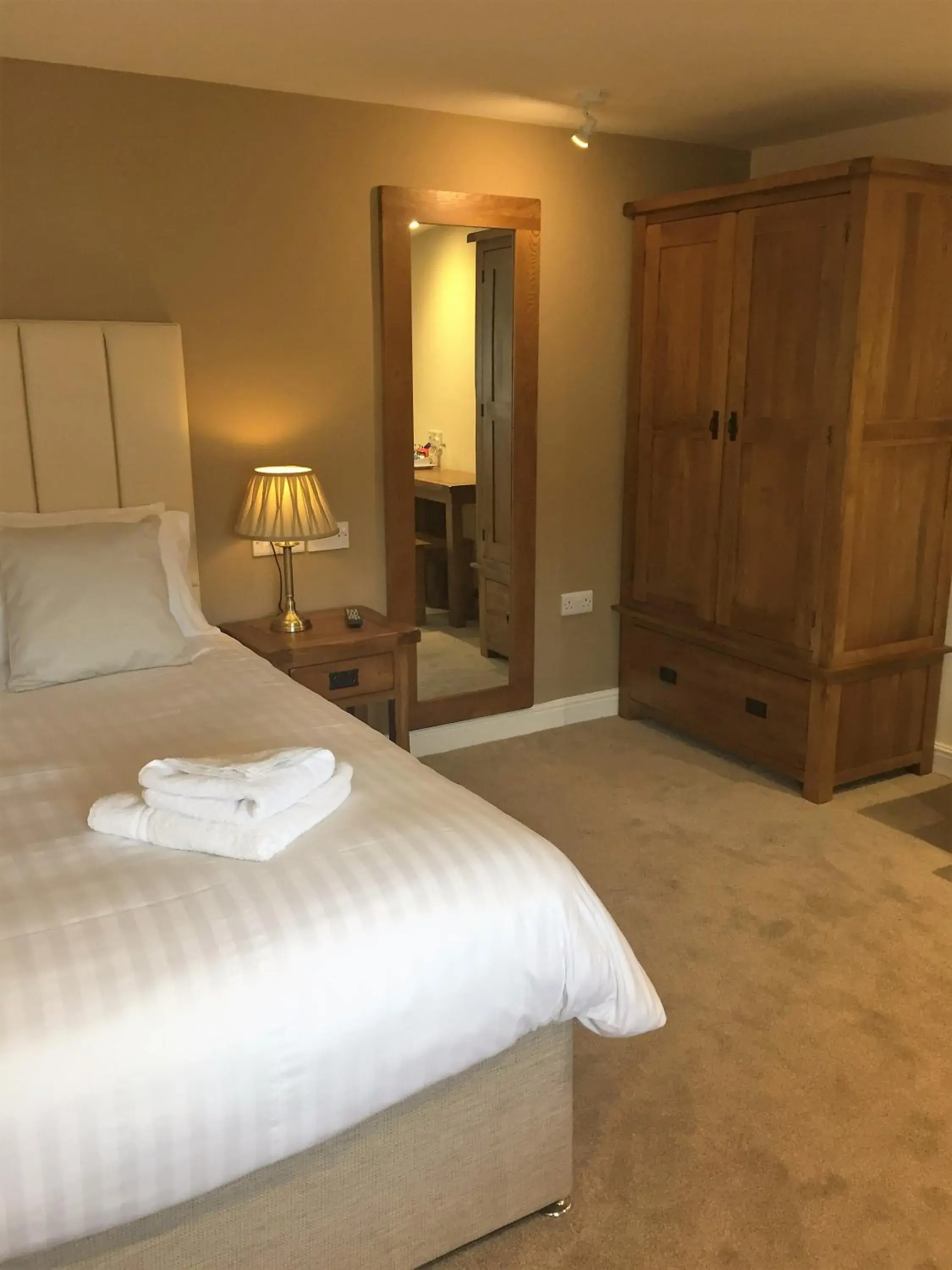 Standard King Room in The Woodman Inn Standard King Room in The Woodman Inn