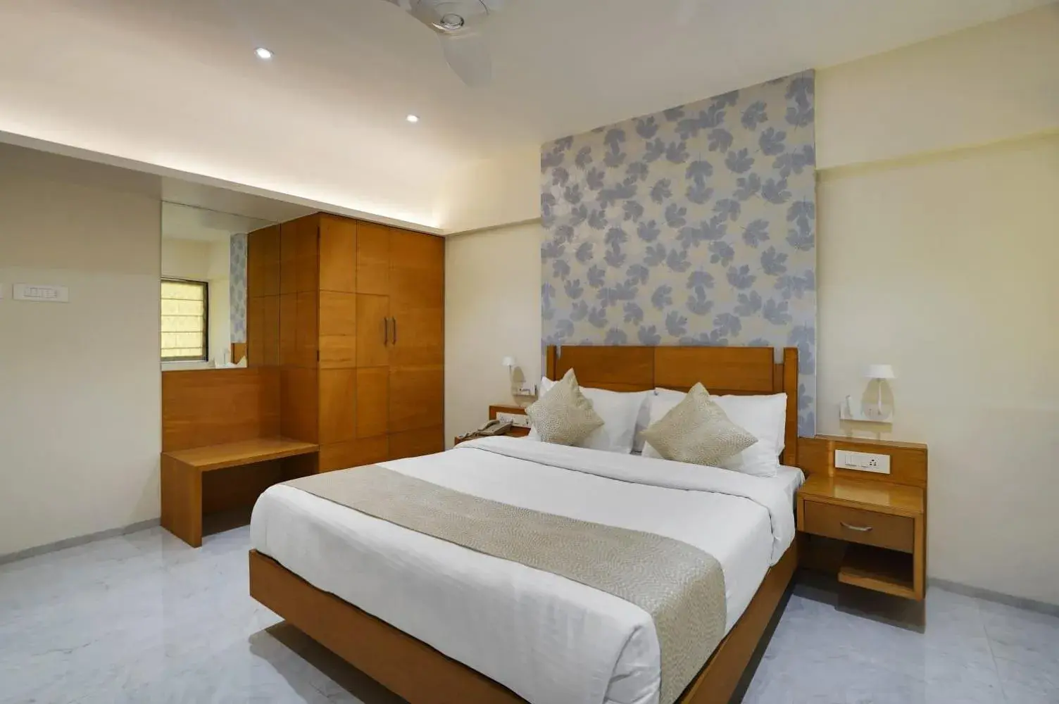 Superior Double Room in Hotel Everest Regency Pune Superior Double Room in Hotel Everest Regency Pune