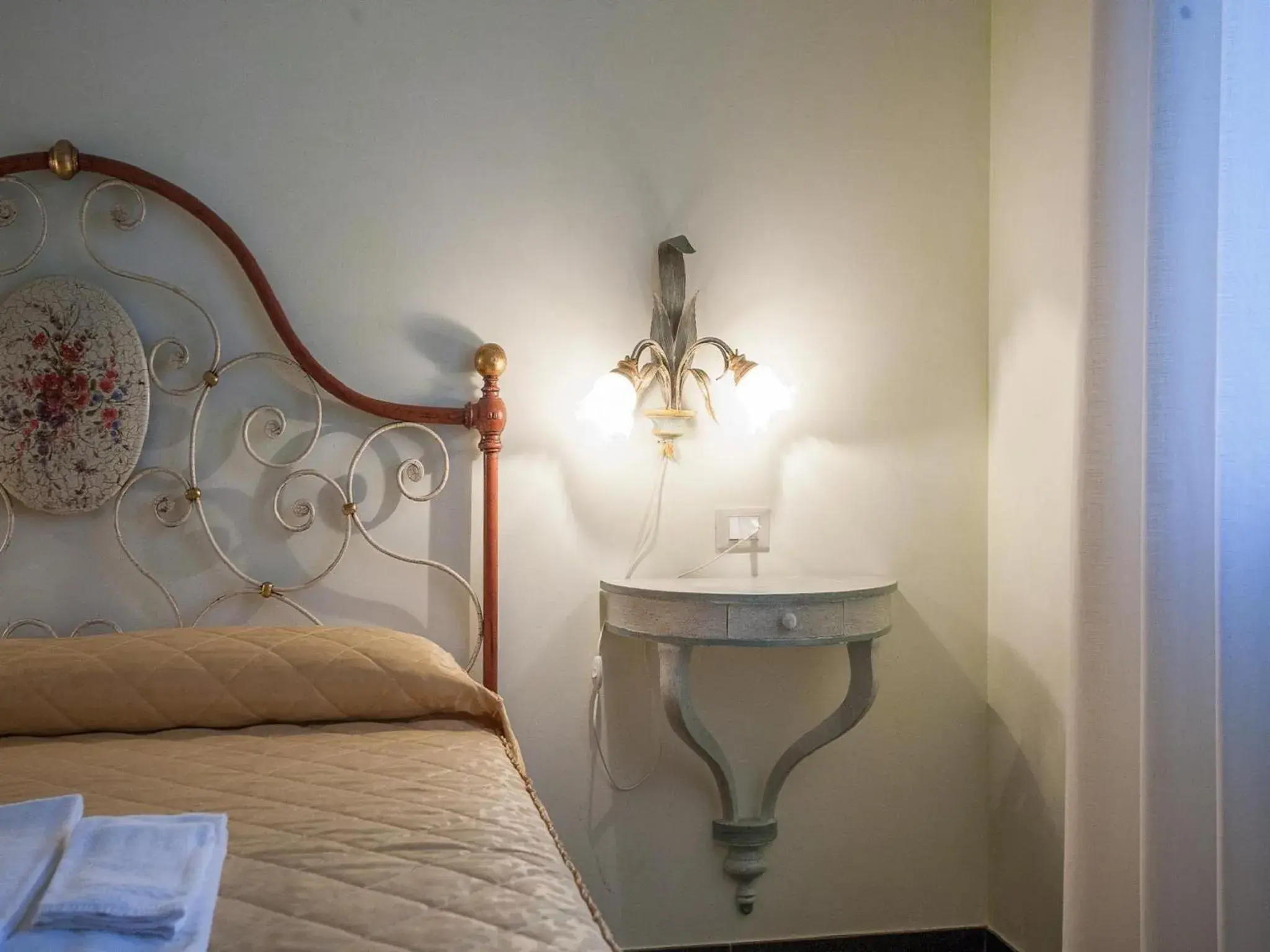 Triple Room with Private Bathroom - single occupancy in Villa Camurana Triple Room with Private Bathroom - single occupancy in Villa Camurana