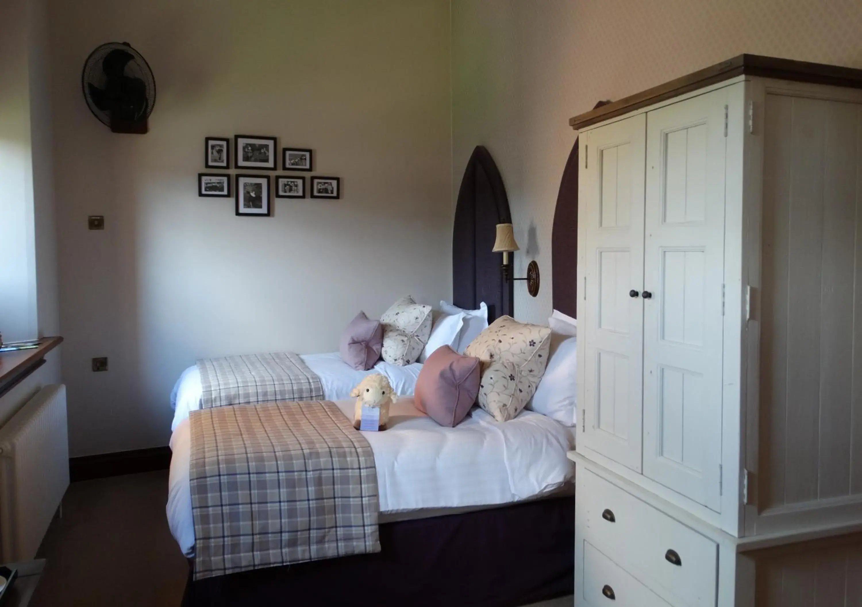 Small Classic Twin Room - 2 Single Beds in Stanbrook Abbey Hotel, Worcester Small Classic Twin Room - 2 Single Beds in Stanbrook Abbey Hotel, Worcester