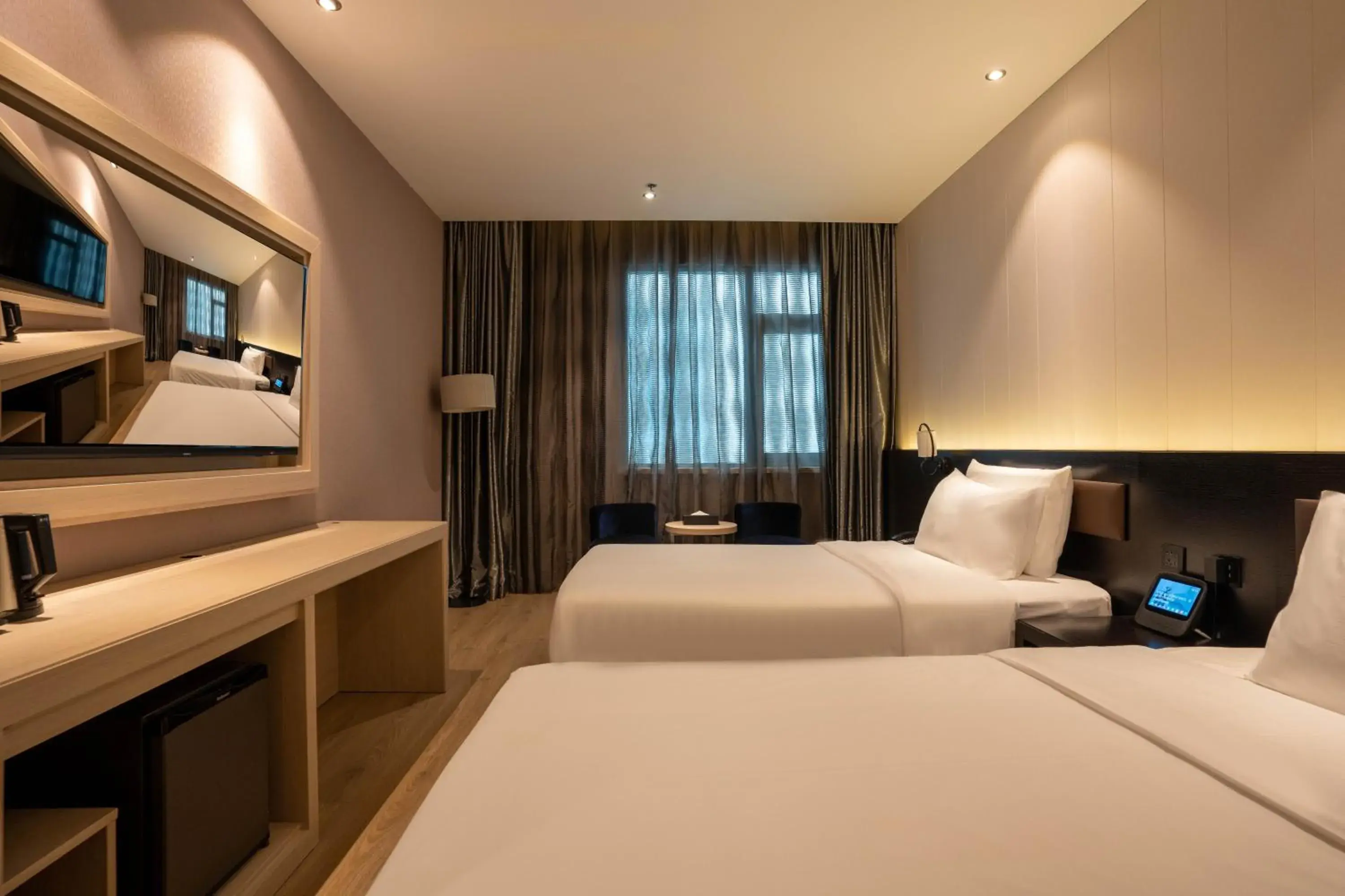 Twin Room with Bathroom in Crystal Hotel Shanghai Lujiazui Oriental Pearl Tower Twin Room with Bathroom in Crystal Hotel Shanghai Lujiazui Oriental Pearl Tower