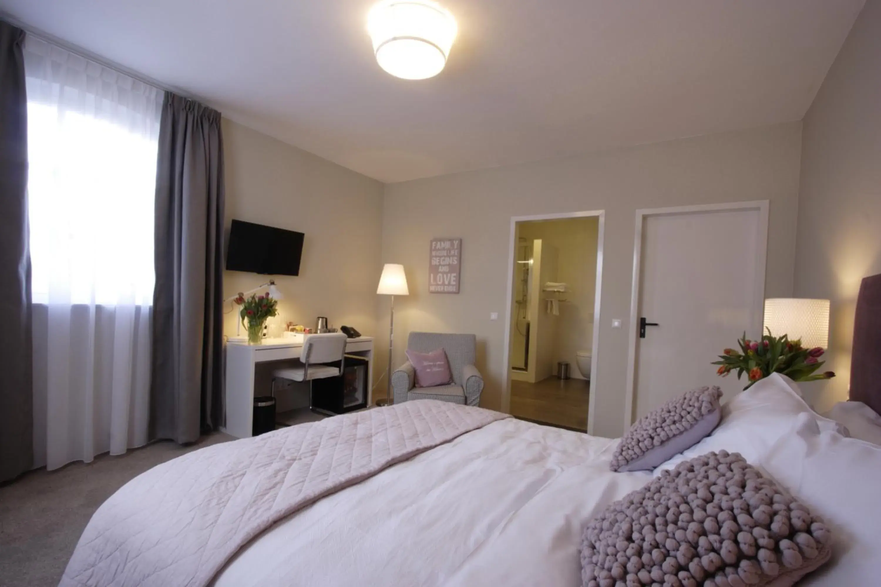 Deluxe Double Room - single occupancy in In de Witte Dame Hotel Bar Kitchen Apartments Deluxe Double Room - single occupancy in In de Witte Dame Hotel Bar Kitchen Apartments