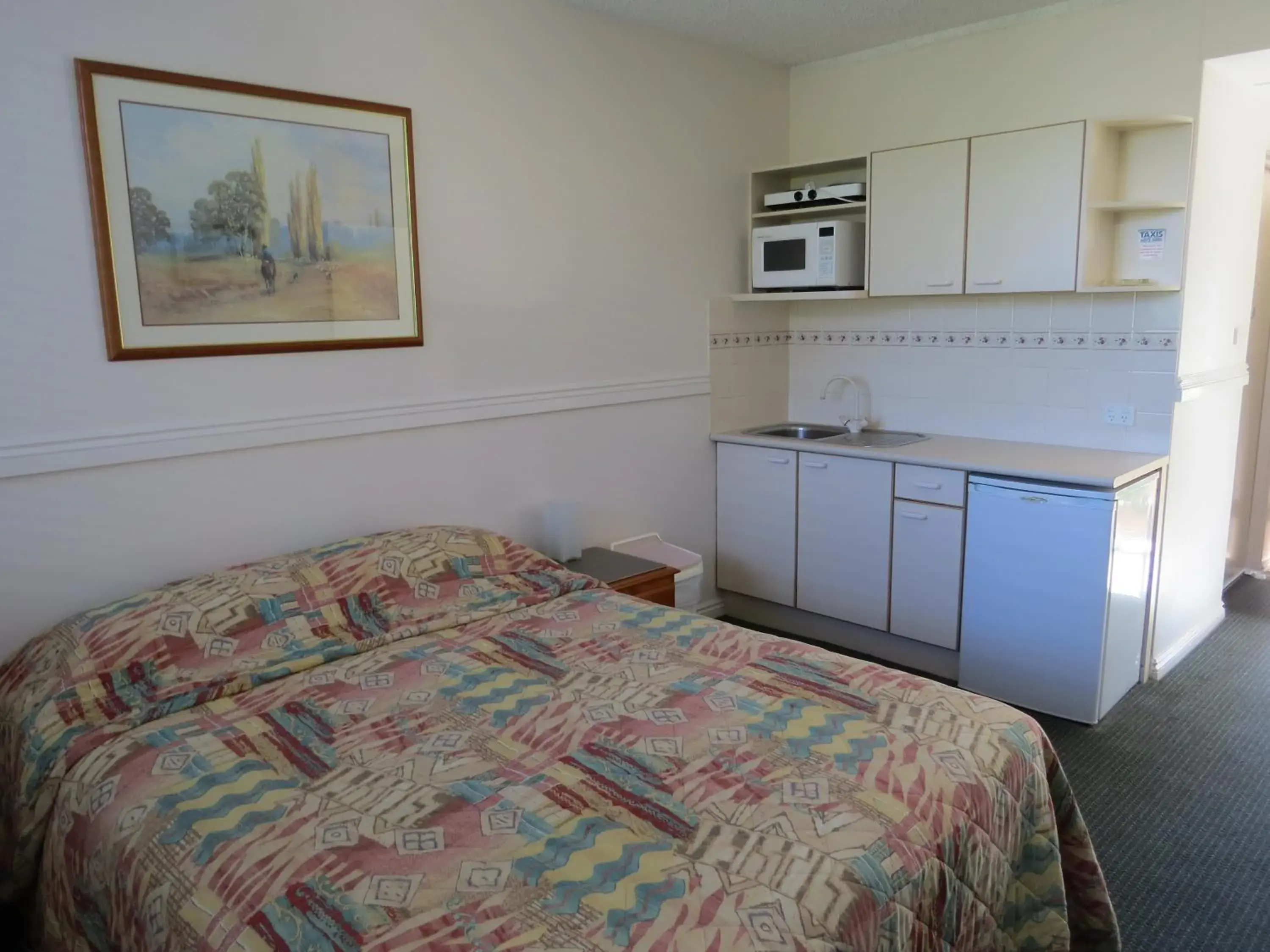 Queen Room in Golfview Lodge Queen Room in Golfview Lodge