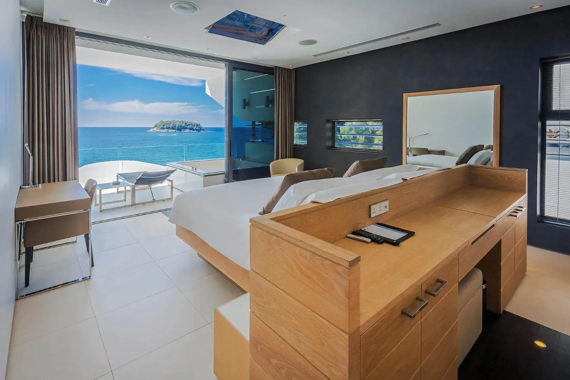 Four-Bedroom Sky Pool Villa in Kata Rocks Four-Bedroom Sky Pool Villa in Kata Rocks