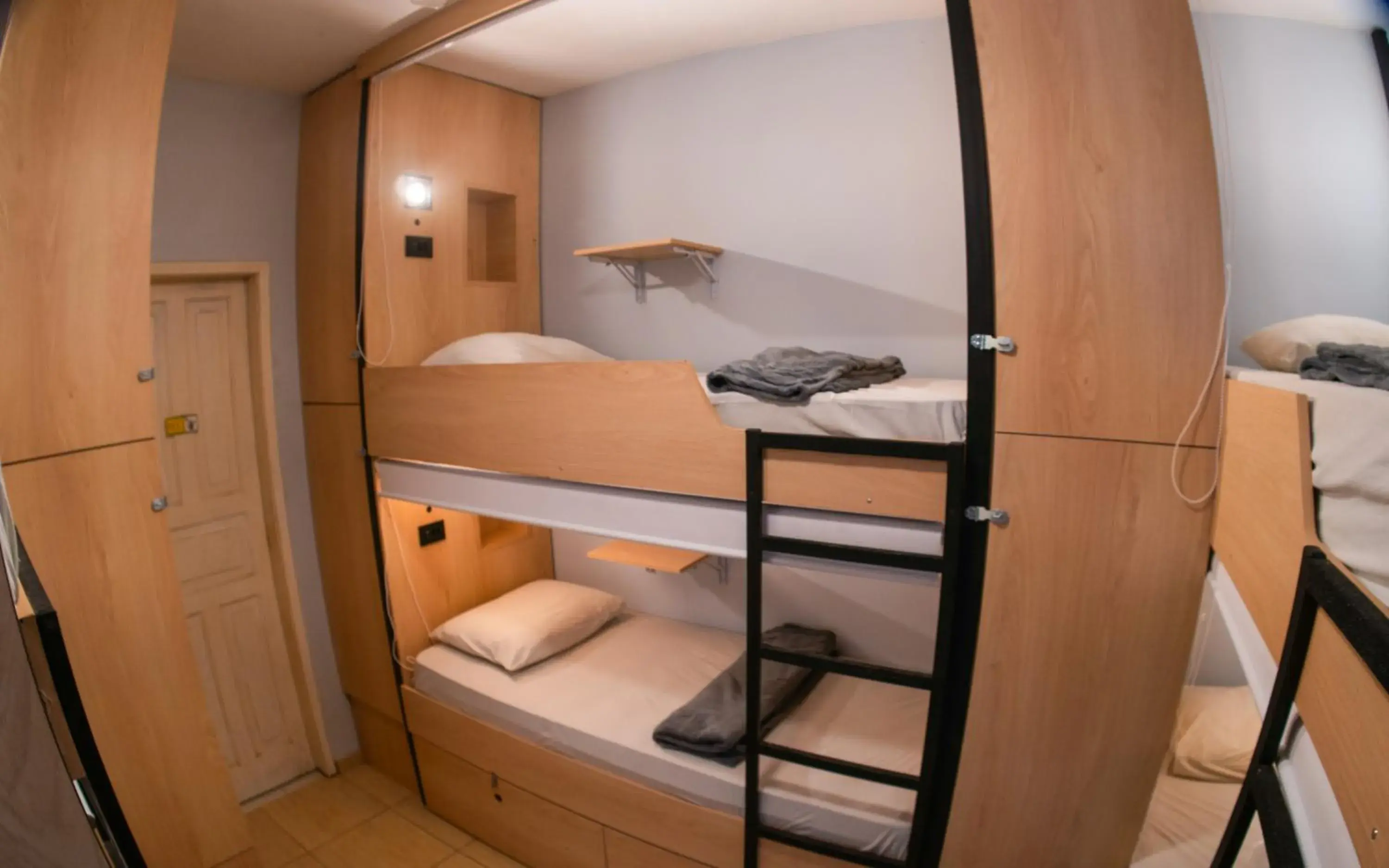 Bed in 6-Bed Mixed Dormitory Room in Mango Tree Ipanema Bed in 6-Bed Mixed Dormitory Room in Mango Tree Ipanema