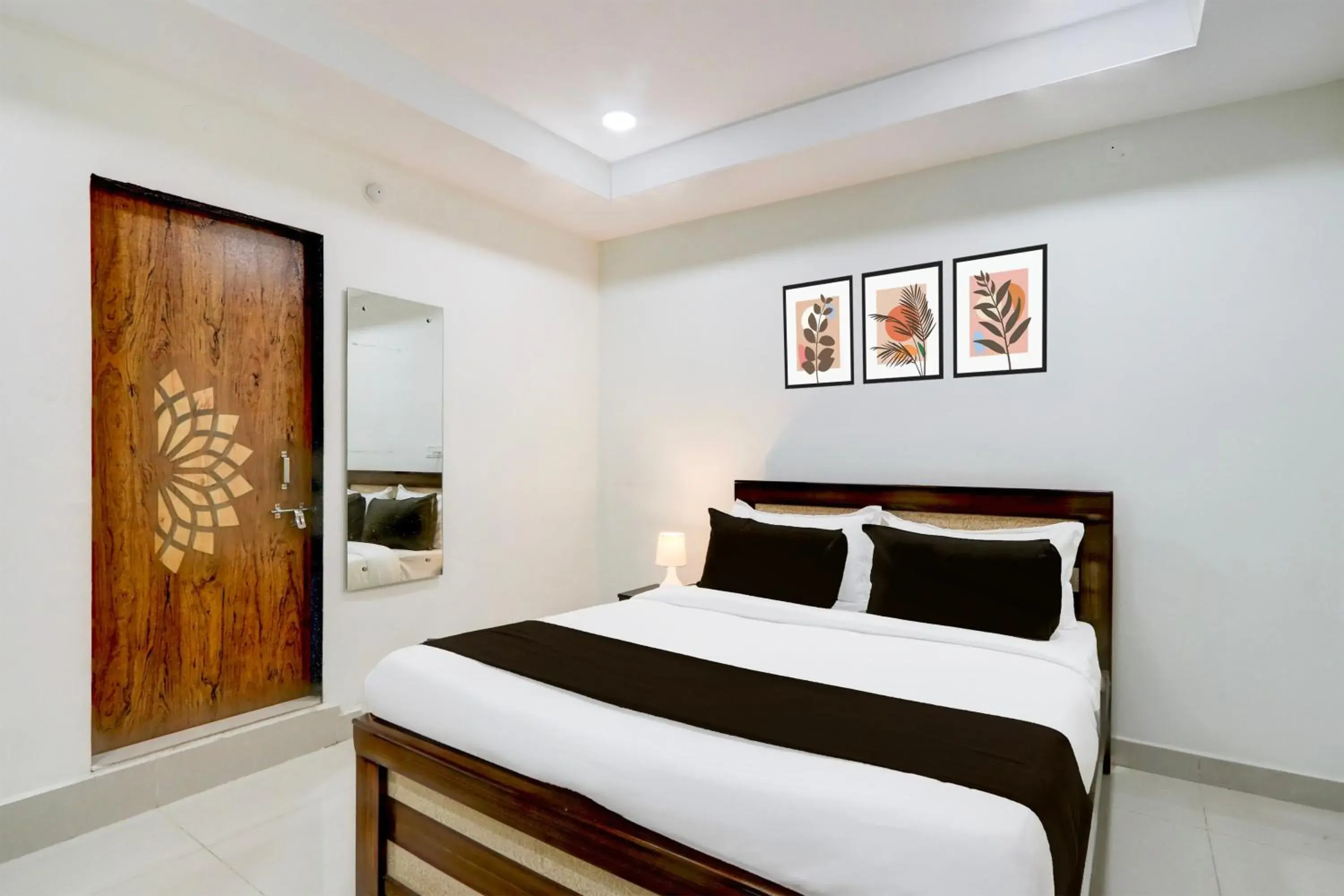 Standard Double Room - single occupancy in Super Collection O Madhapur Near Cyber Tower Standard Double Room - single occupancy in Super Collection O Madhapur Near Cyber Tower