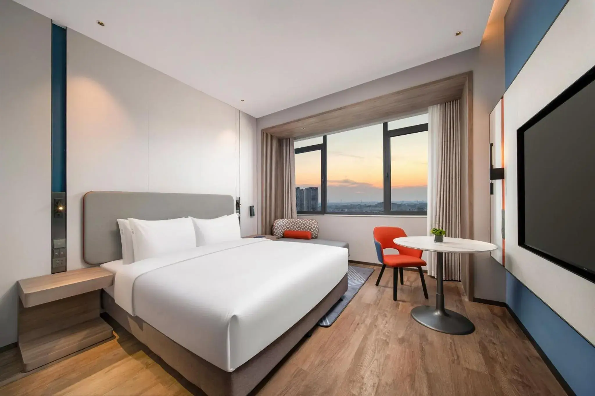 Standard King Room - High Floor in Holiday Inn Express Changzhou Henglin by IHG Standard King Room - High Floor in Holiday Inn Express Changzhou Henglin by IHG
