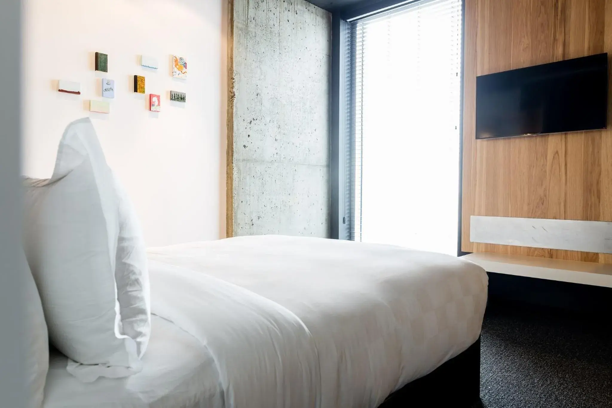 Queen Room in Alt Hotel Winnipeg Queen Room in Alt Hotel Winnipeg