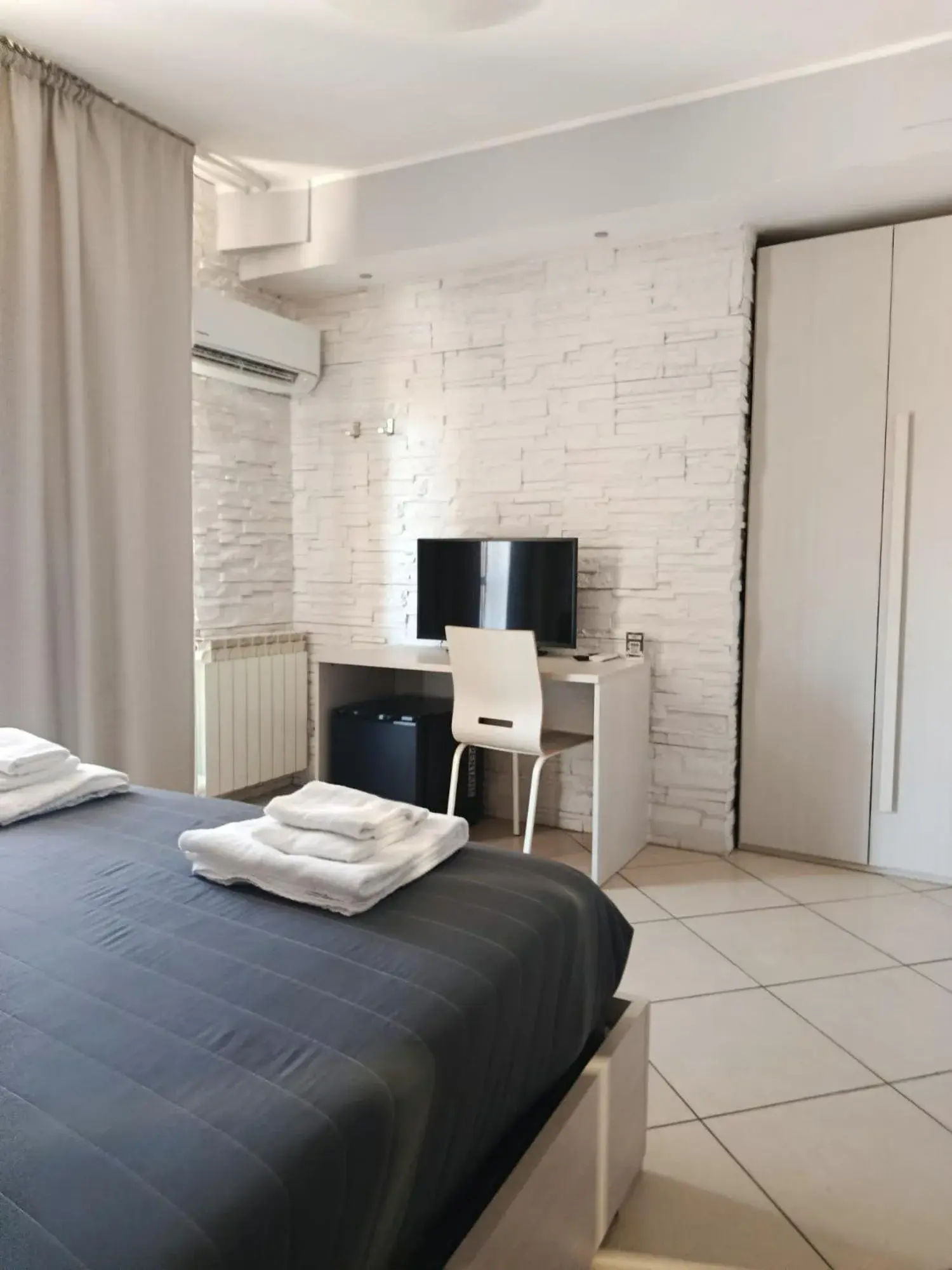 Double or Twin Room with Private Bathroom in Central Double or Twin Room with Private Bathroom in Central