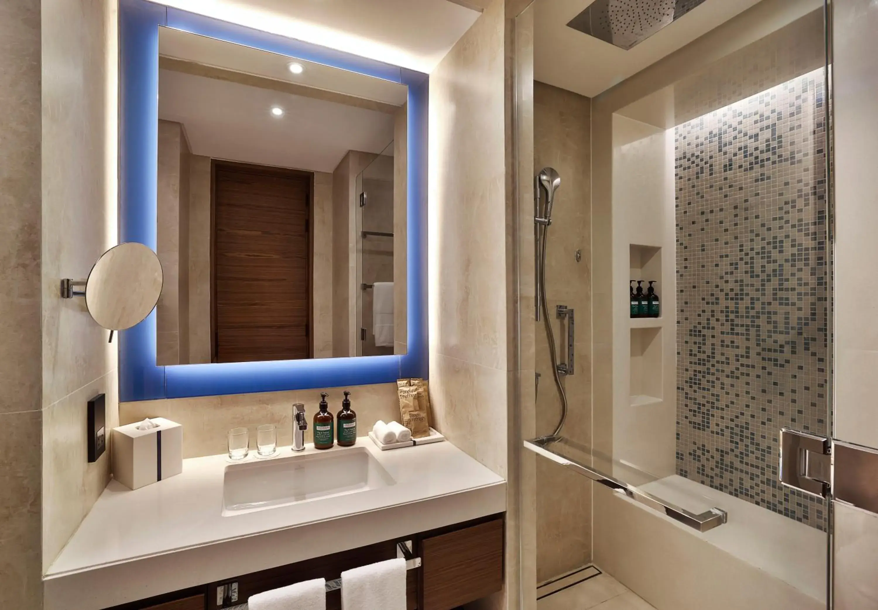 King Guest Room in Tumbi Hotel Dubai The Palm,Tapestry Collection Hilton King Guest Room in Tumbi Hotel Dubai The Palm,Tapestry Collection Hilton