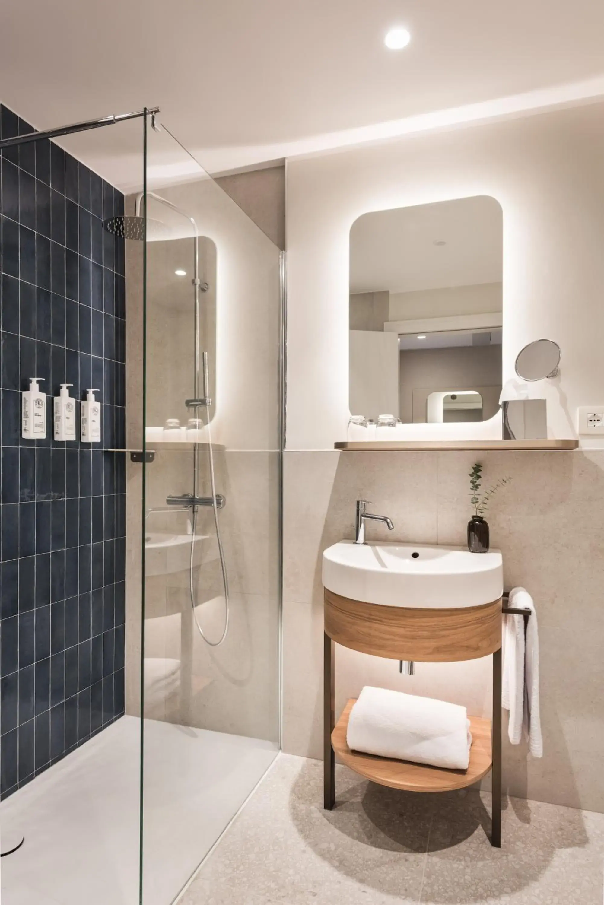 King Room - Mobility Accessible in Ambasciatori Hotel Venice Mestre, Tapestry Collection by Hilton King Room - Mobility Accessible in Ambasciatori Hotel Venice Mestre, Tapestry Collection by Hilton