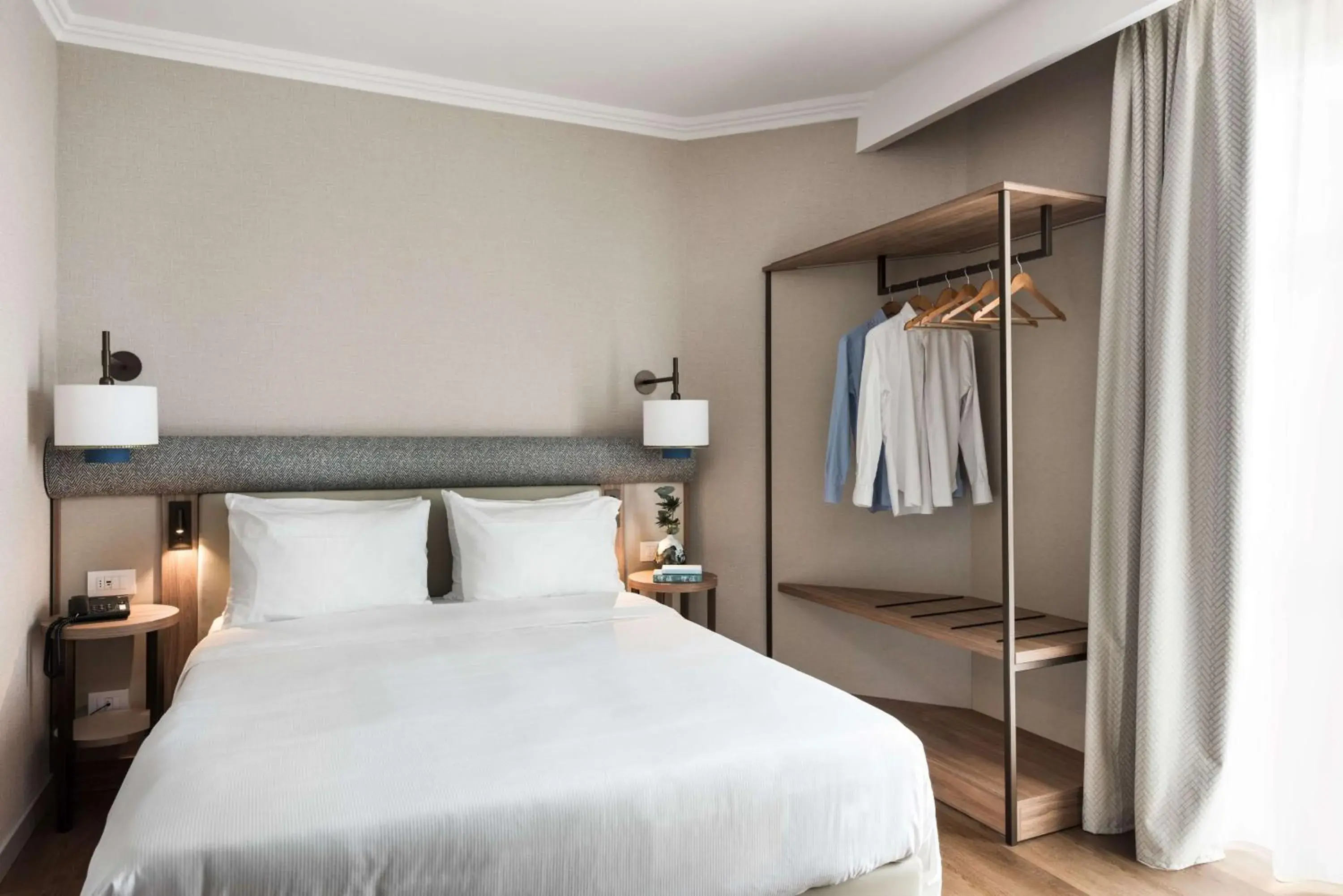 Queen Room in Ambasciatori Hotel Venice Mestre, Tapestry Collection by Hilton Queen Room in Ambasciatori Hotel Venice Mestre, Tapestry Collection by Hilton