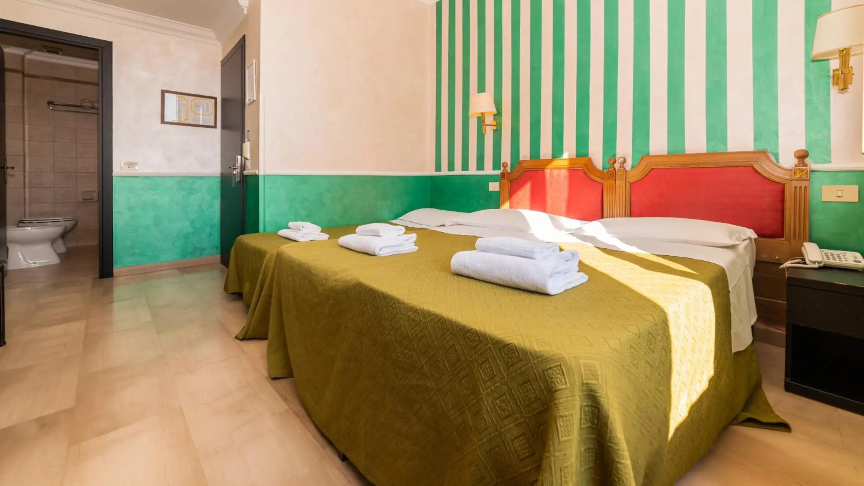 Triple Room in Hotel Center 3 Triple Room in Hotel Center 3