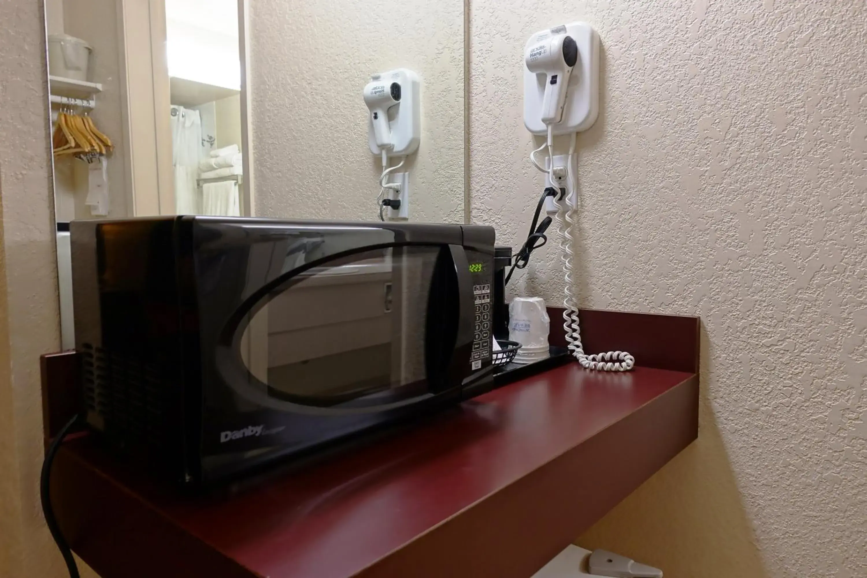 Queen Room with 2 Queen Beds - Non Smoking in Gold Circle Inn Queen Room with 2 Queen Beds - Non Smoking in Gold Circle Inn