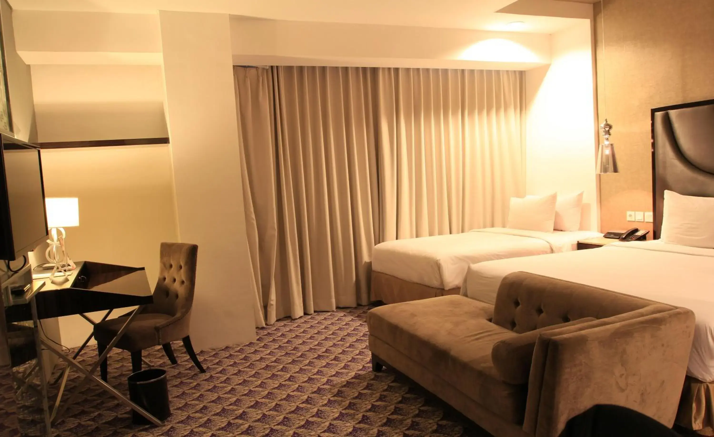 Executive Room in Aston Bellevue Radio Dalam Executive Room in Aston Bellevue Radio Dalam