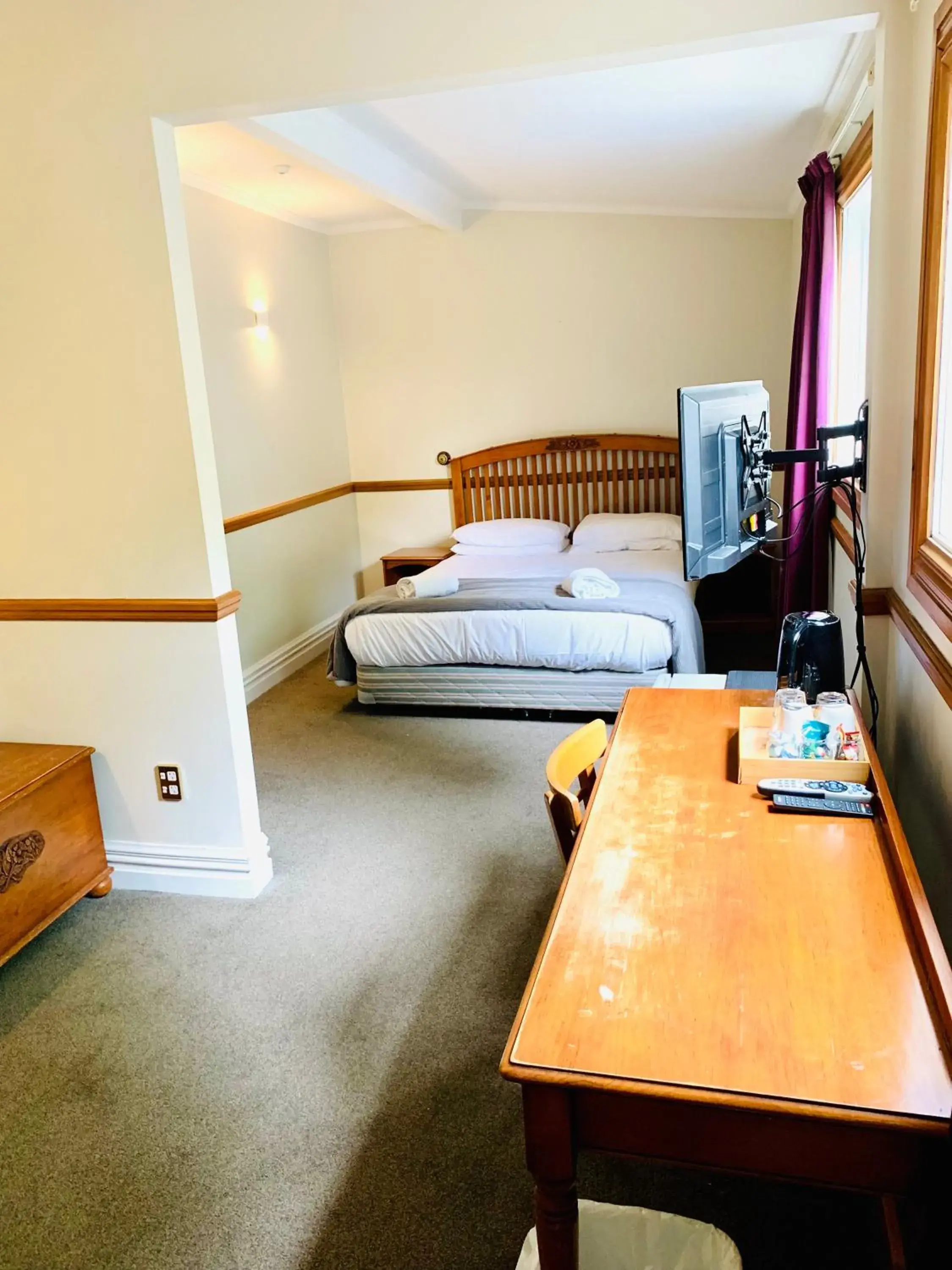 Deluxe Queen Suite in Shepherds Arms Hotel Deluxe Queen Suite in Shepherds Arms Hotel