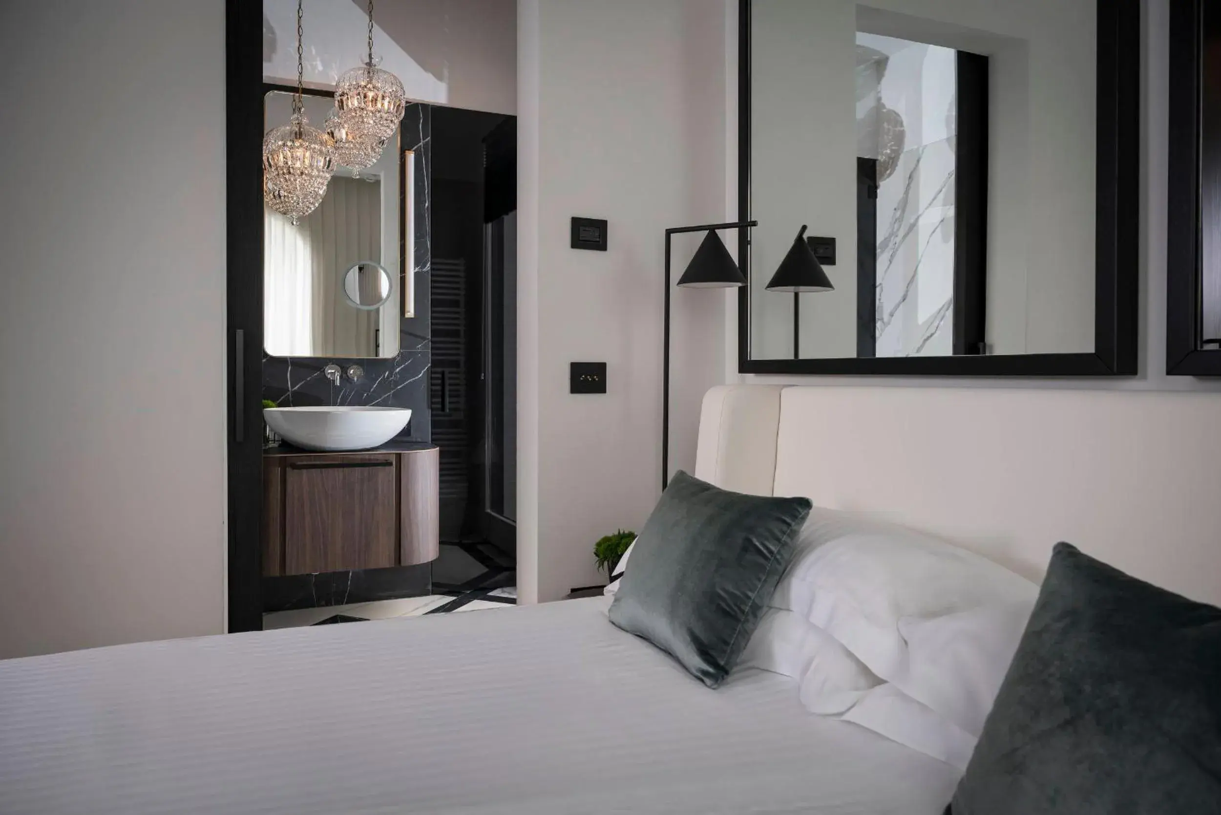 King Suite with Spa Bath - single occupancy - Separate Building in Hotel Maestrale King Suite with Spa Bath - single occupancy - Separate Building in Hotel Maestrale