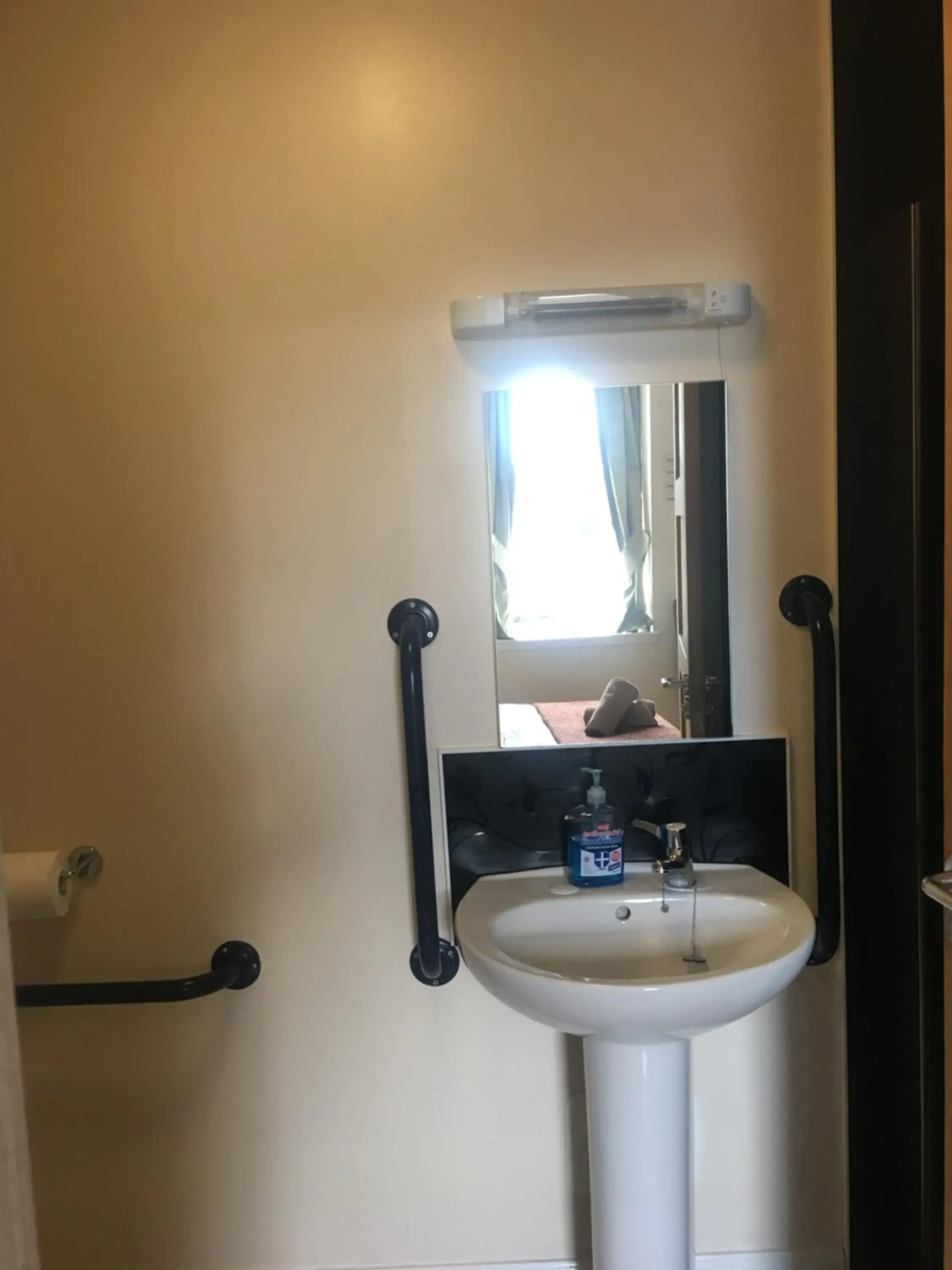 Double Room with Private External Bathroom in 1 Lochness Rooms&Hostel Double Room with Private External Bathroom in 1 Lochness Rooms&Hostel