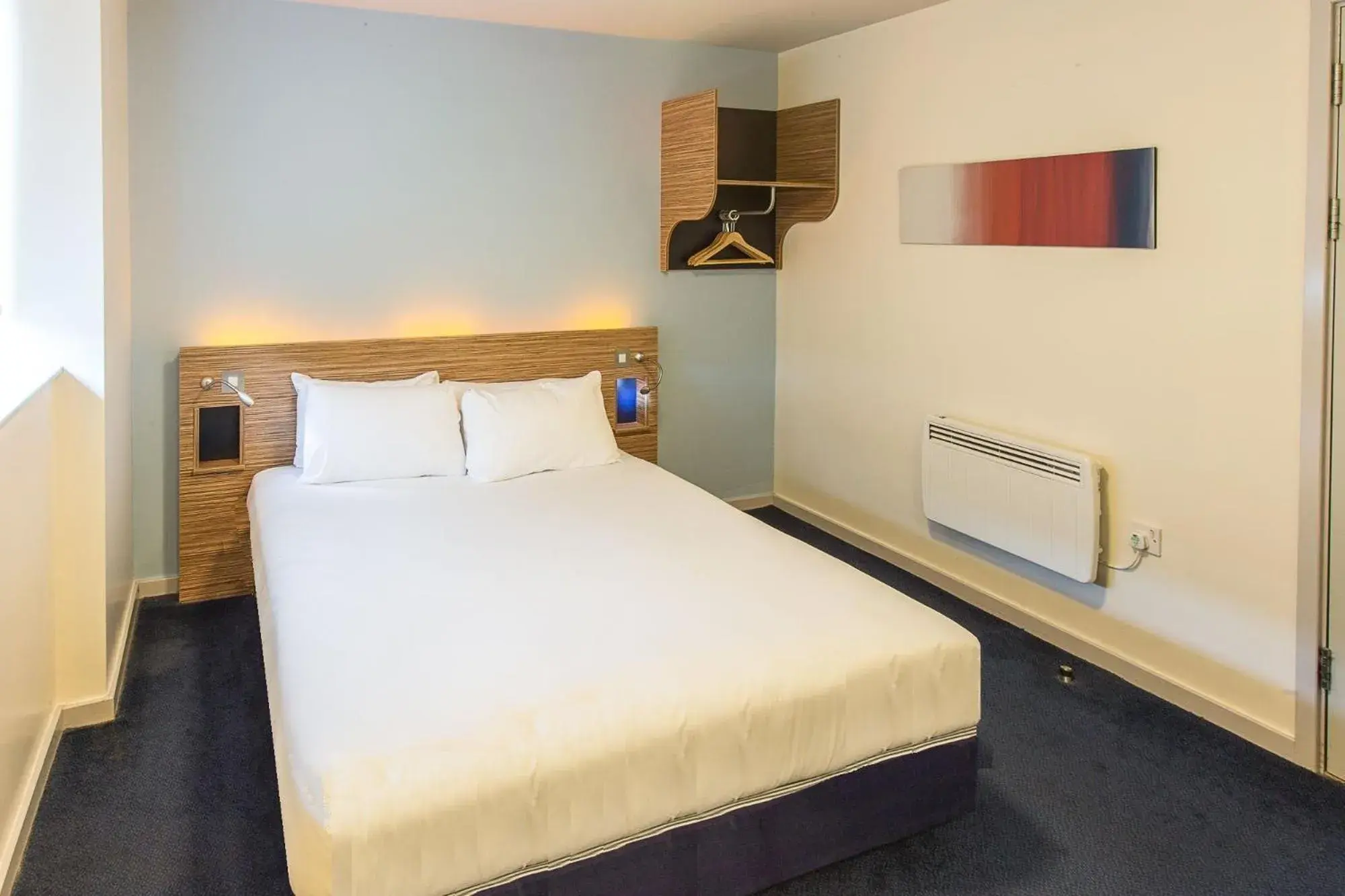 Double Room in Redwings Lodge Wolverhampton Central Double Room in Redwings Lodge Wolverhampton Central